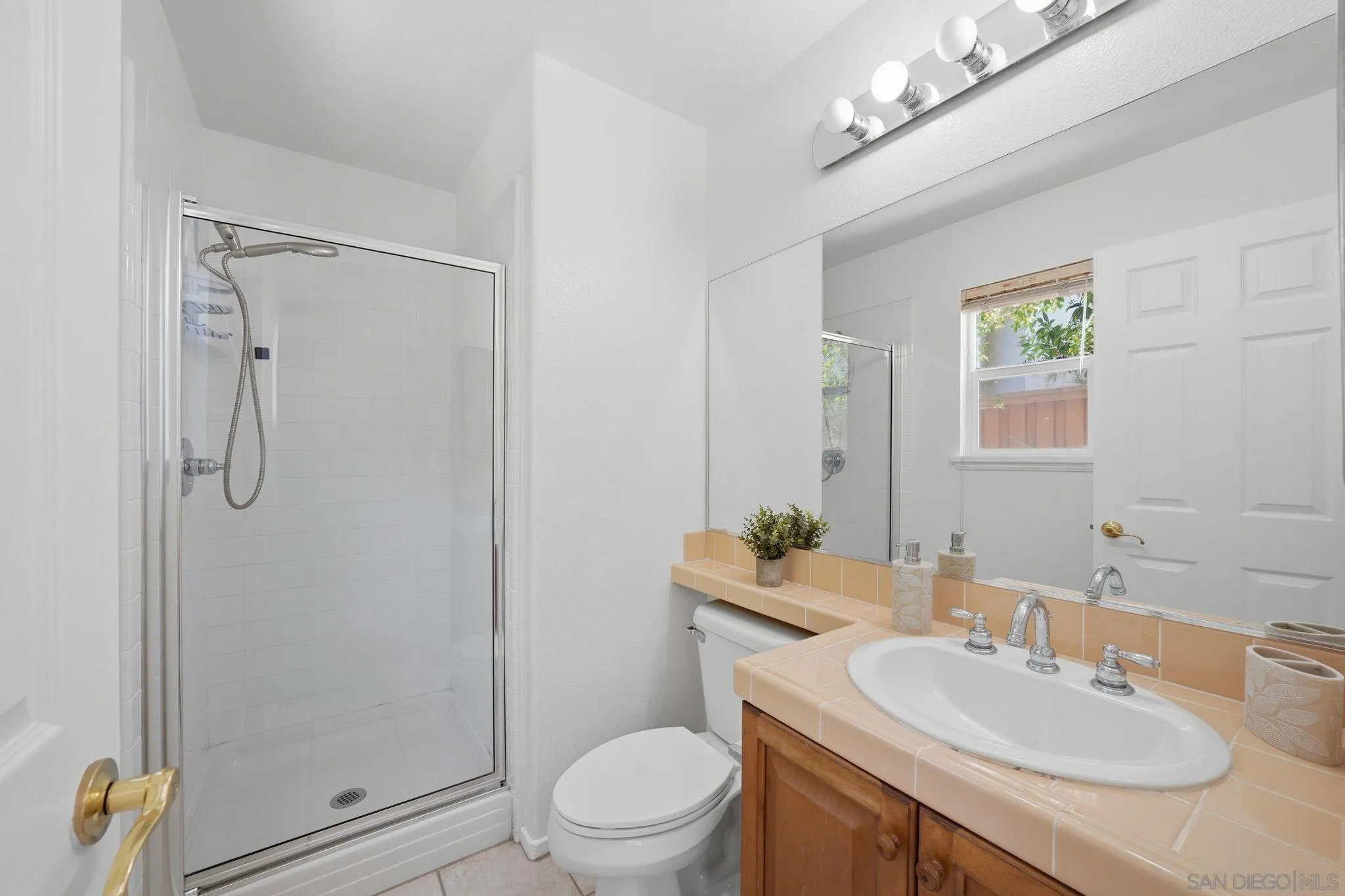 https://cdn.realtyfeed.com/cdn/127/260015635/e80e6408dacb39024c370a89f1dca0ea.webp