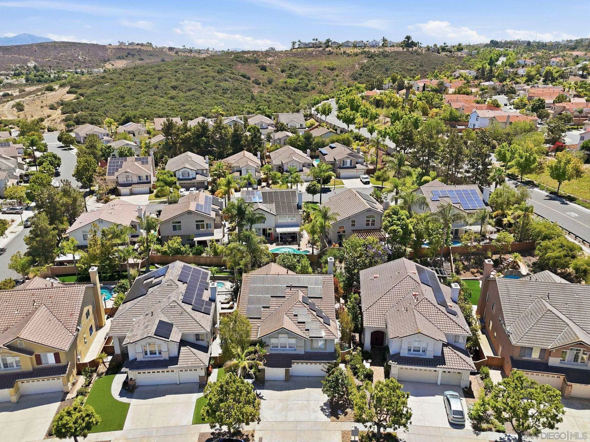 https://cdn.realtyfeed.com/cdn/127/260015635/ec874443f74cf0152be6423299be65ef.webp