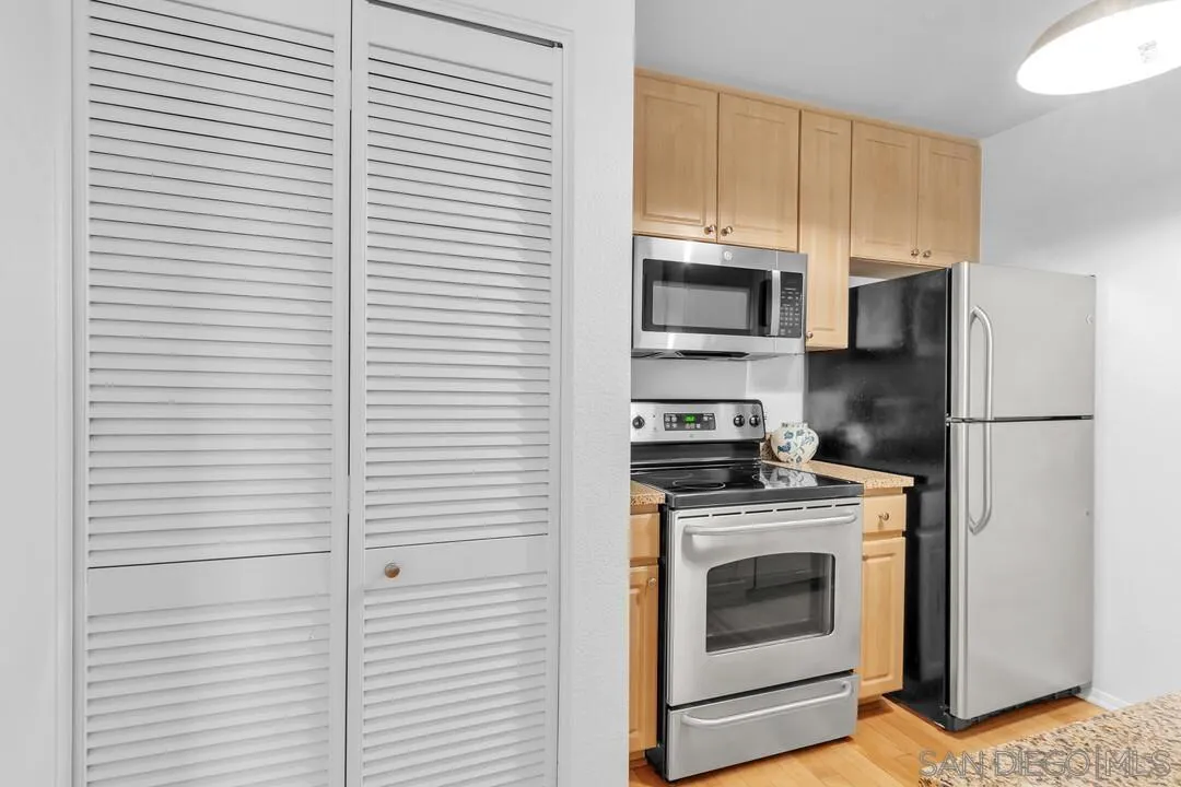 Photo #13: 260015636 Listing: Photo #13
