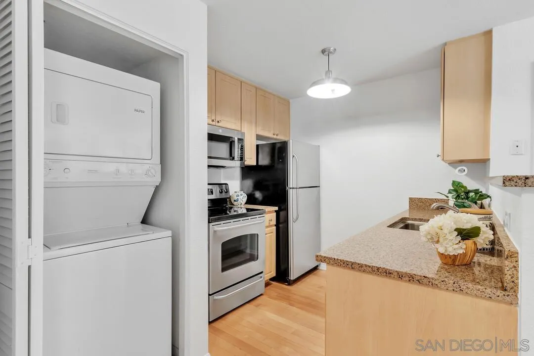 Photo #12: 260015636 Listing: Photo #12