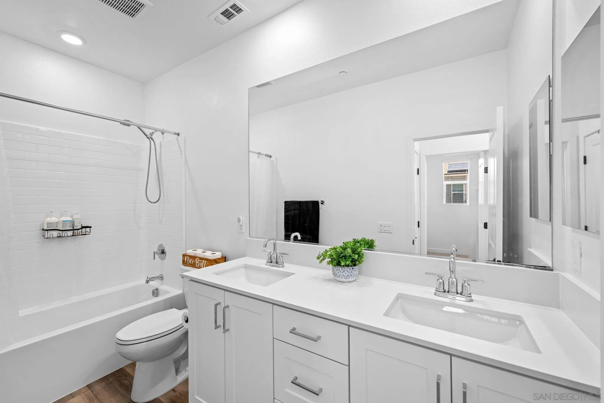 Photo #18: 260015638 Listing: Photo #18