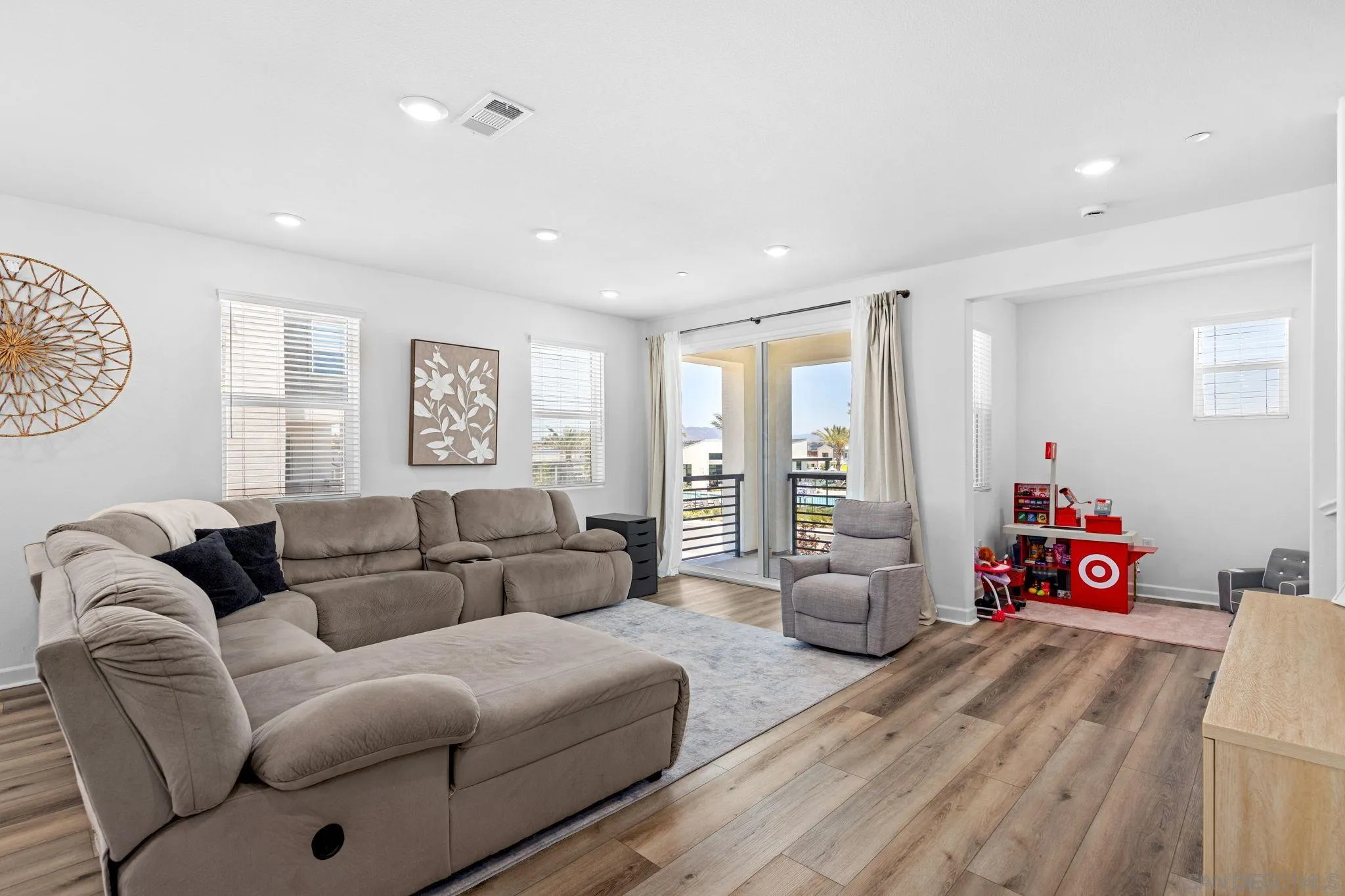 Photo #7: 260015638 Listing: Photo #7