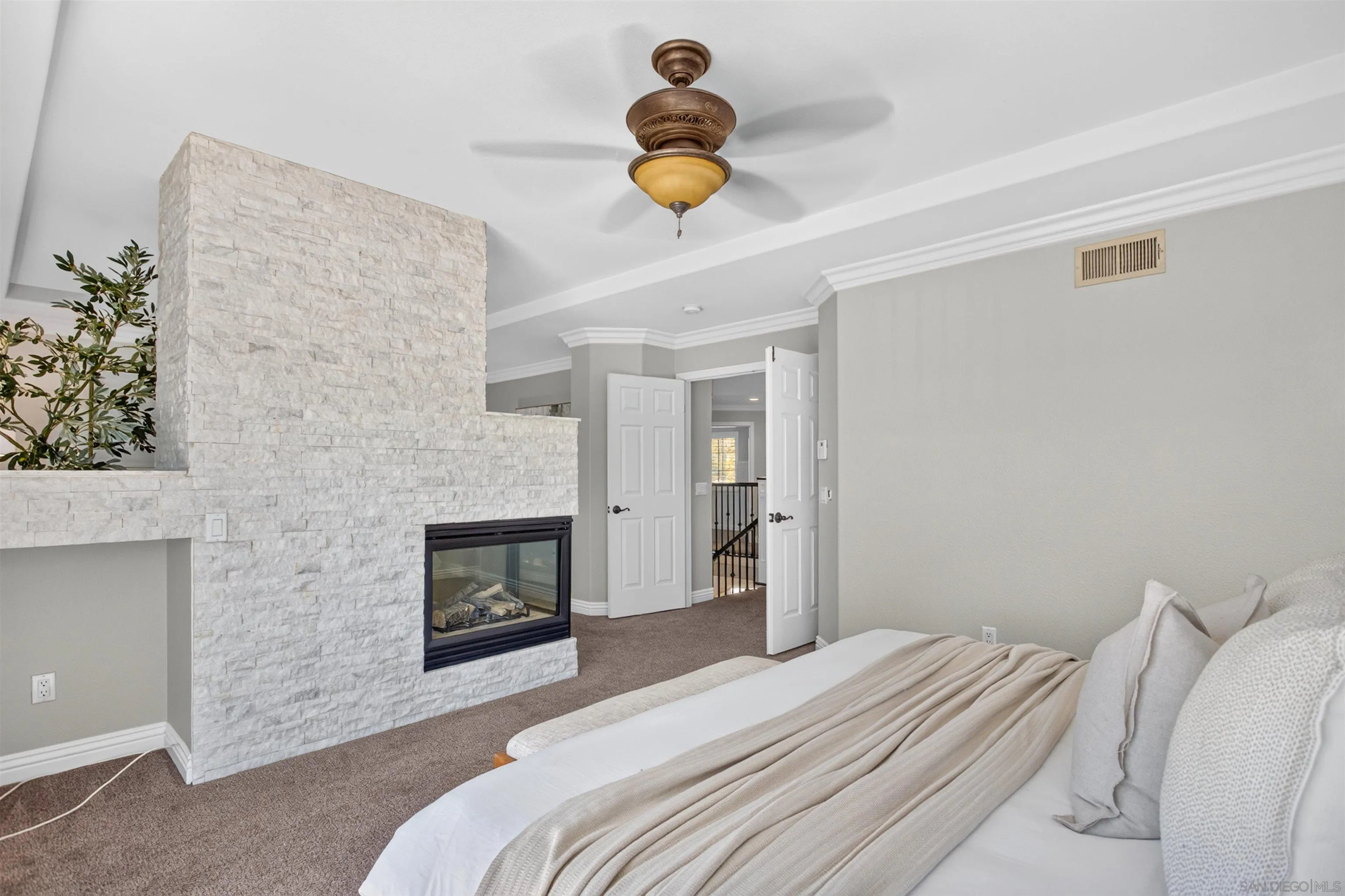 https://cdn.realtyfeed.com/cdn/127/260015642/20ef8ae97fe31748e7cfb01ff8e5b5b7.webp