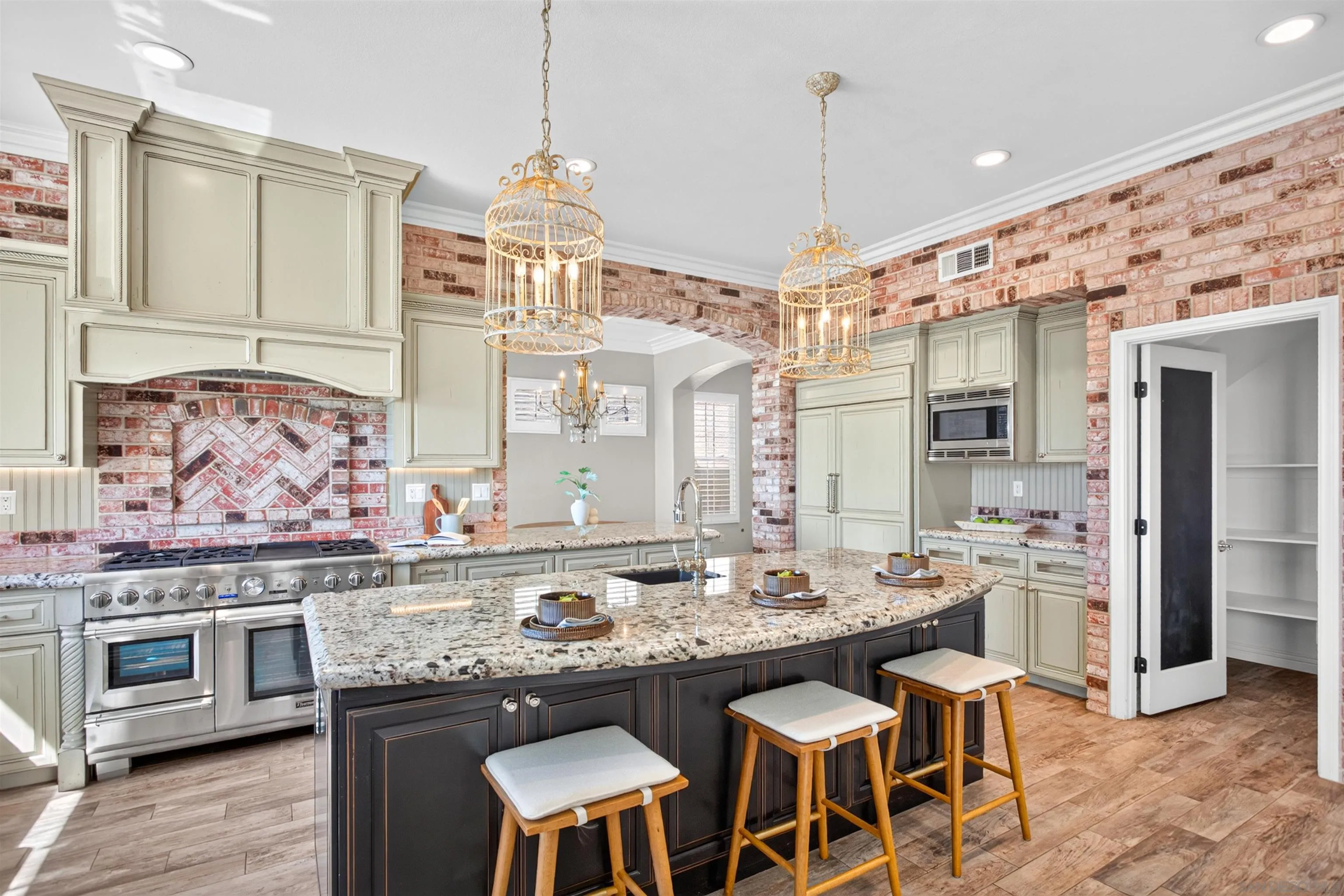 https://cdn.realtyfeed.com/cdn/127/260015642/46a7485cc9ecb78289f5ef69a35f9c95.webp