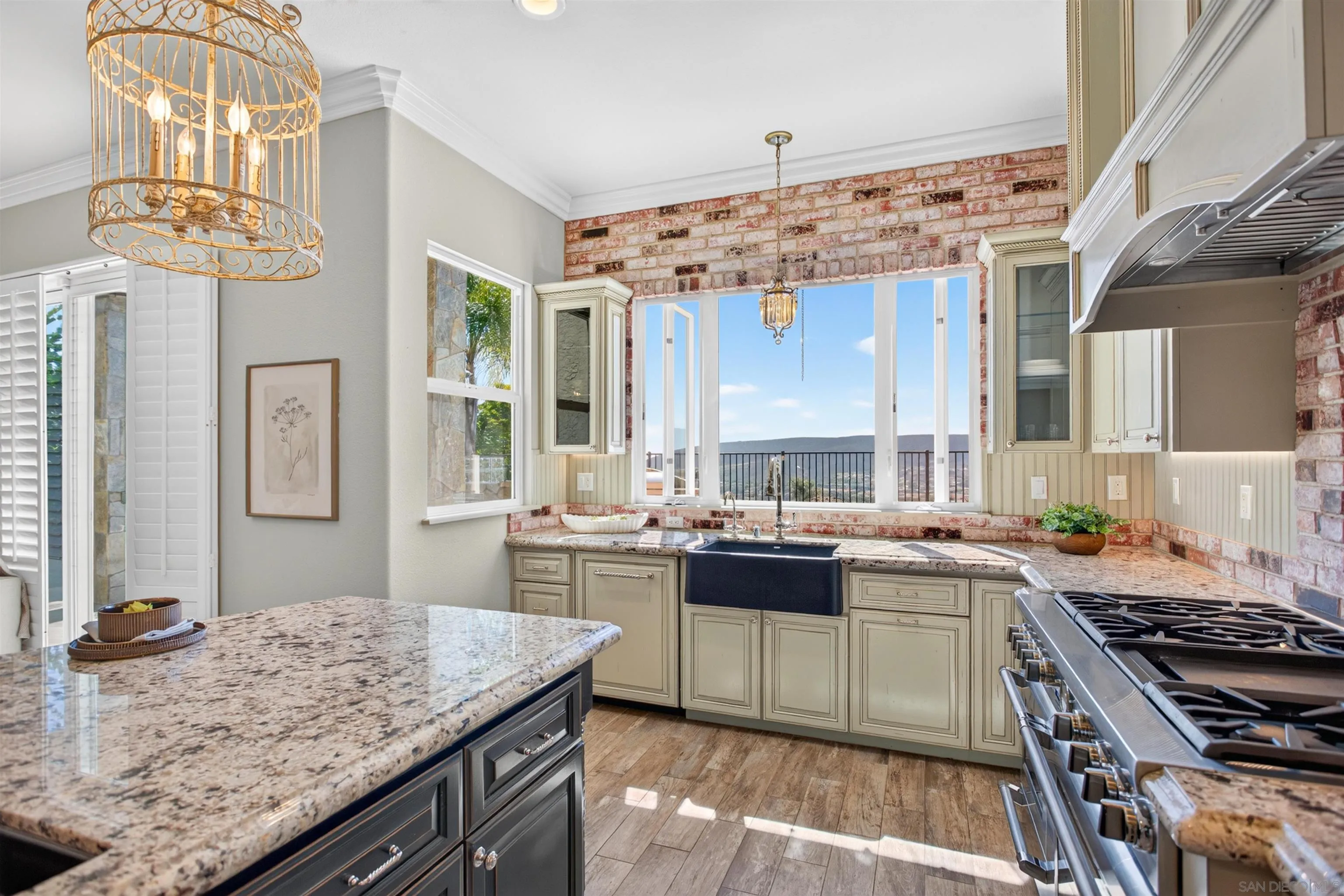 https://cdn.realtyfeed.com/cdn/127/260015642/c3b8548511e4e528c64ccfca9e3ef30a.webp