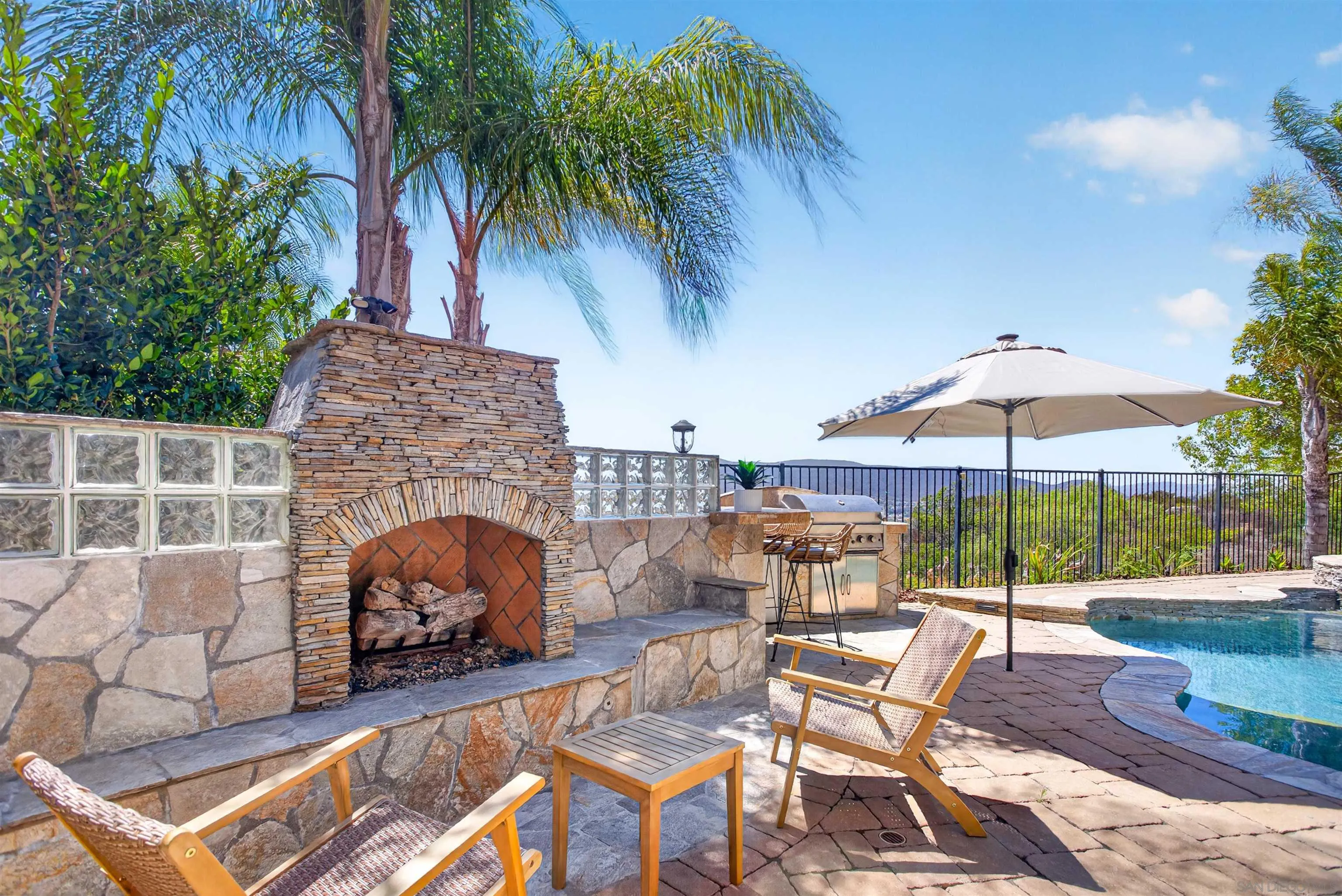 https://cdn.realtyfeed.com/cdn/127/260015642/c4e7fd0d0797f01a1117e68bd9af275a.webp