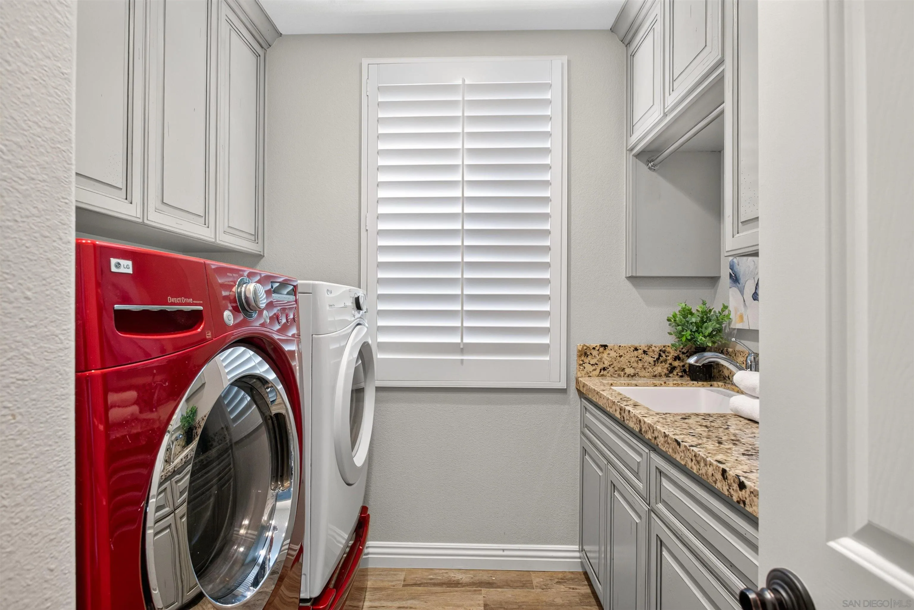 https://cdn.realtyfeed.com/cdn/127/260015642/da1af6bb0f4d1a58c8cd24ff2a474698.webp