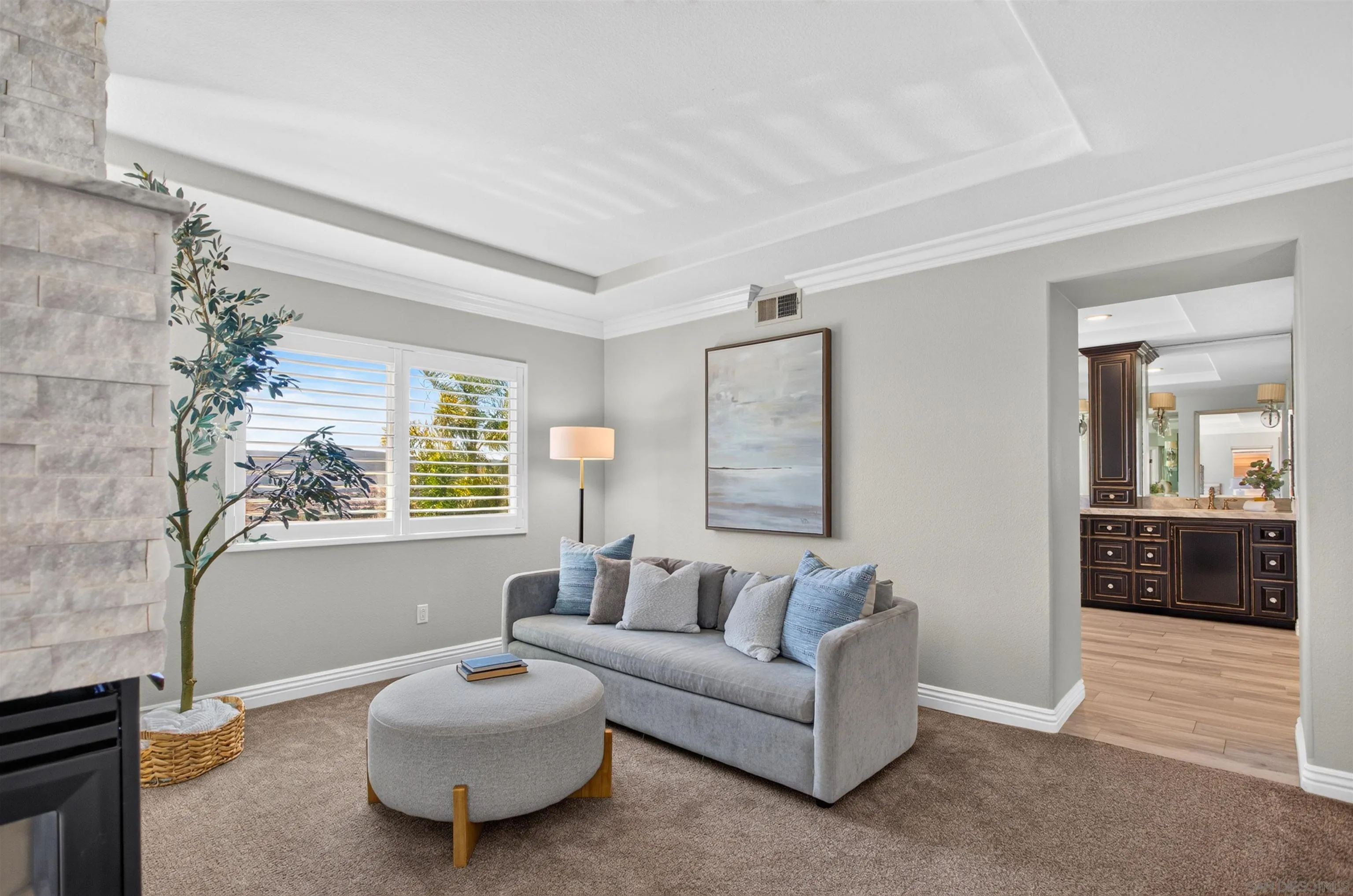 https://cdn.realtyfeed.com/cdn/127/260015642/f63308d5905610bd29f5d4d8f8dbc626.webp