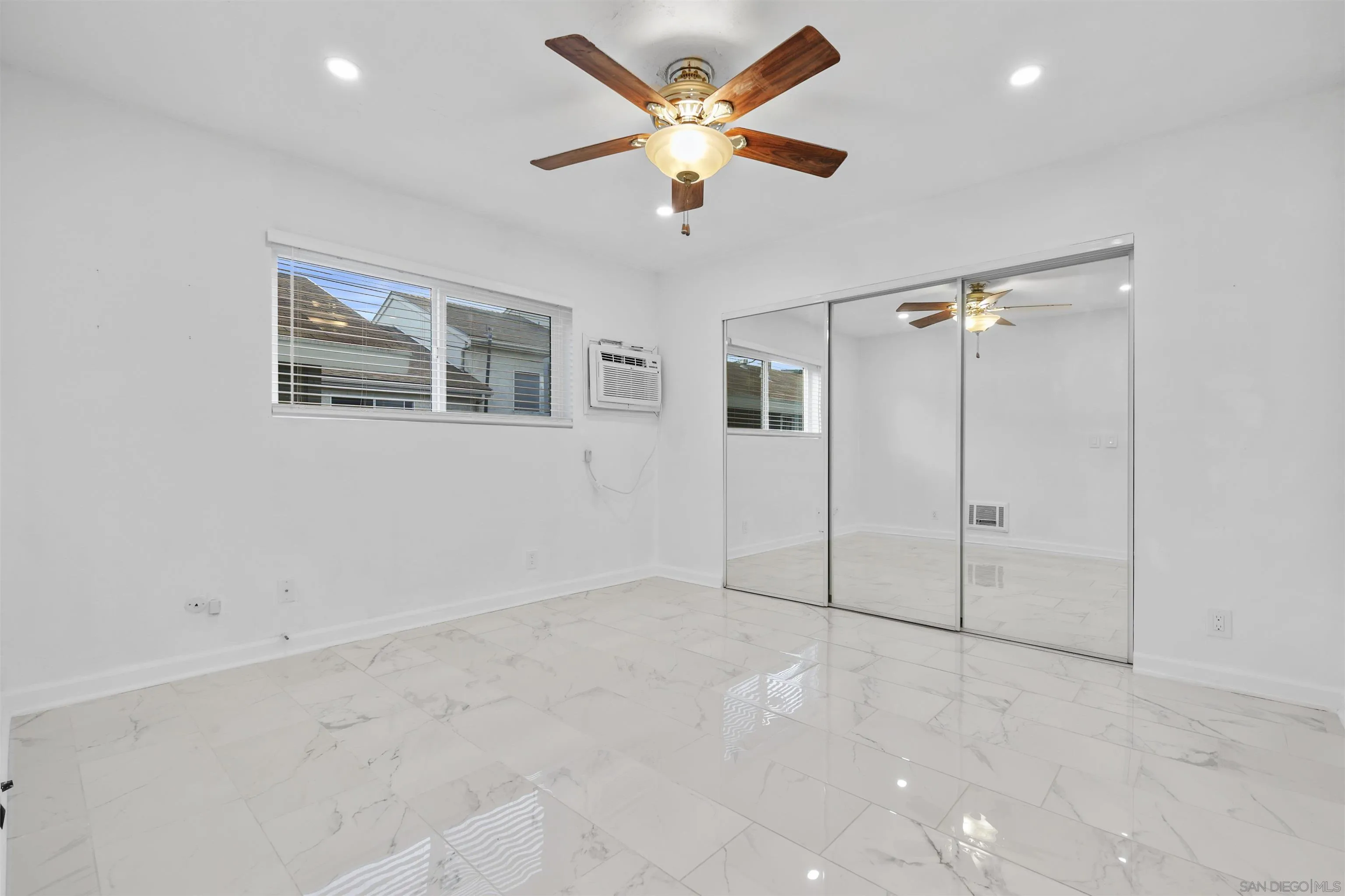 https://cdn.realtyfeed.com/cdn/127/260015644/16d97af4dbbc8bc9418b73f022117c4a.webp
