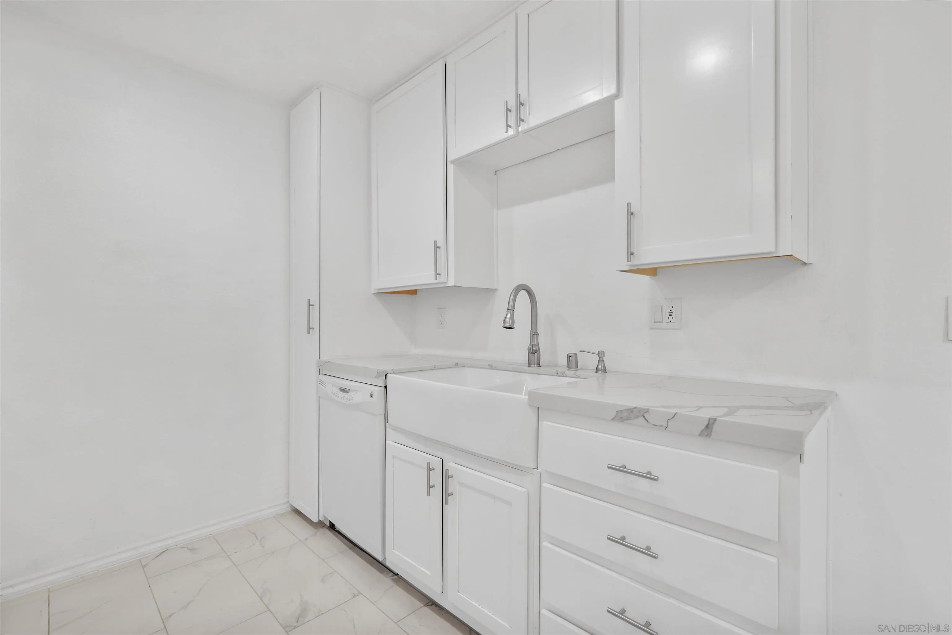 https://cdn.realtyfeed.com/cdn/127/260015644/17224faf5d6b5f9932e5f039dce446d8.webp
