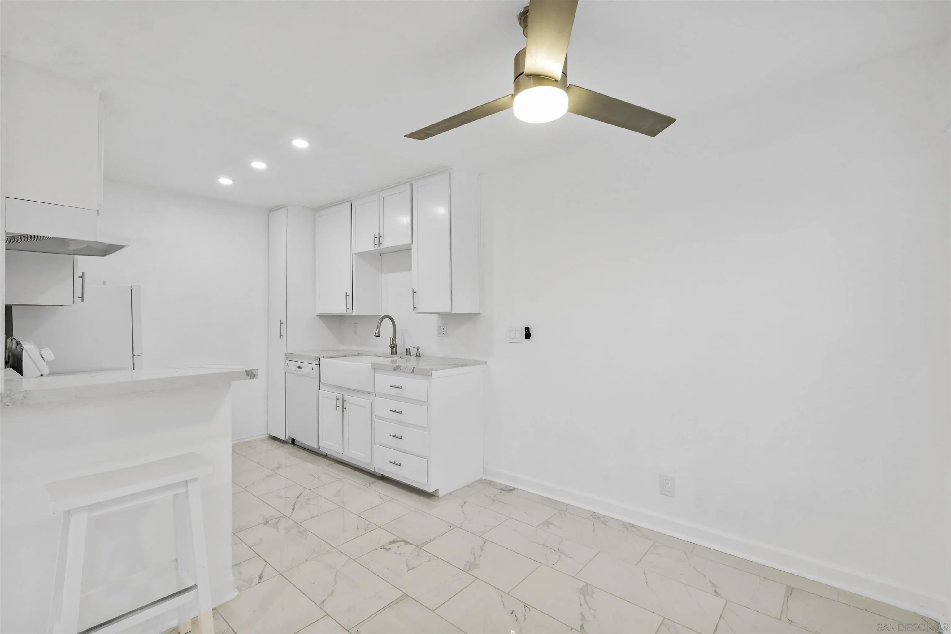https://cdn.realtyfeed.com/cdn/127/260015644/61709ea4103d6ce3248a00fd5ee0758d.webp