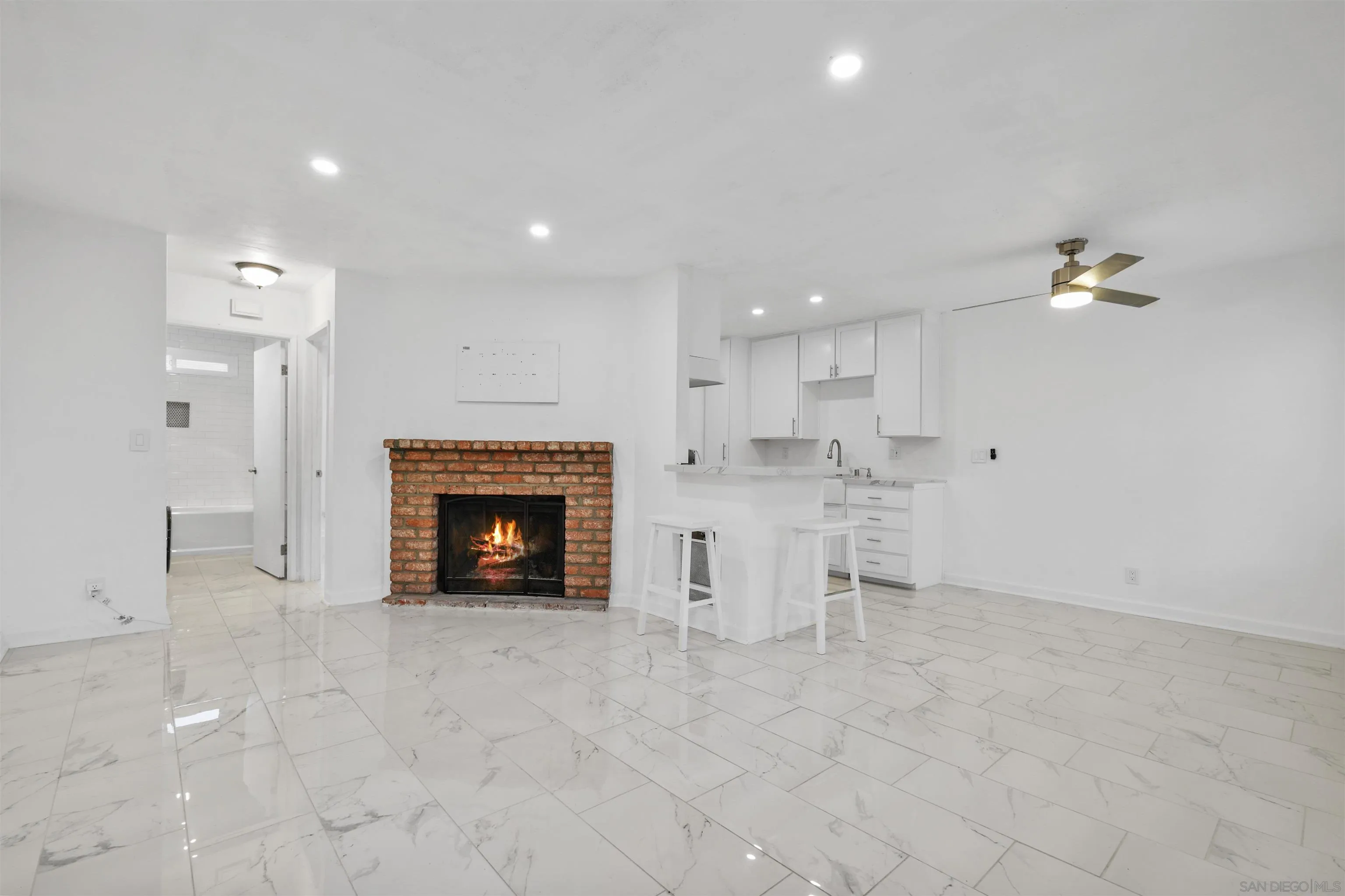 https://cdn.realtyfeed.com/cdn/127/260015644/926780fe3532069476b7db33f9fff280.webp