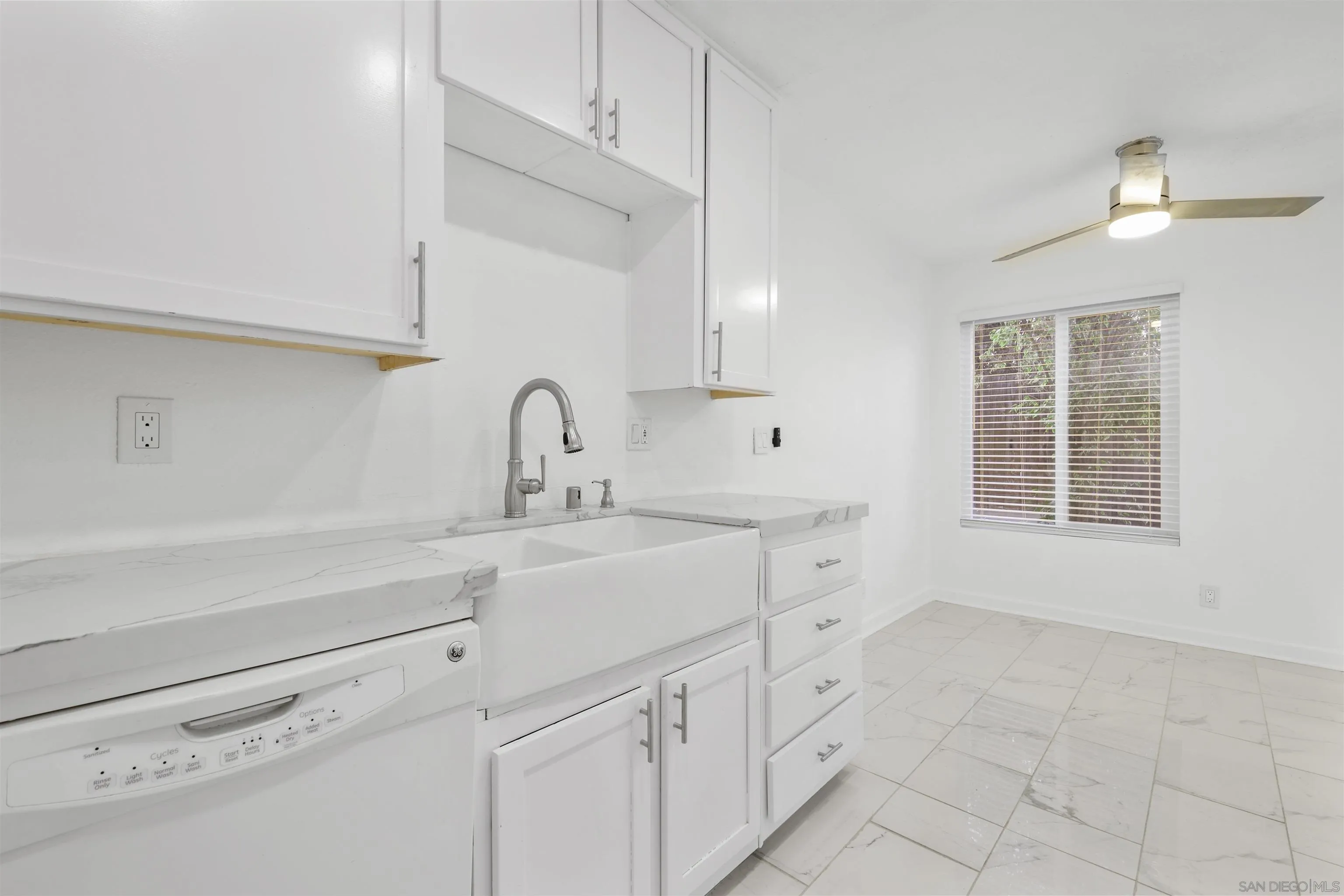 https://cdn.realtyfeed.com/cdn/127/260015644/aec5c0eeceed2a26381fa24fc88ca196.webp