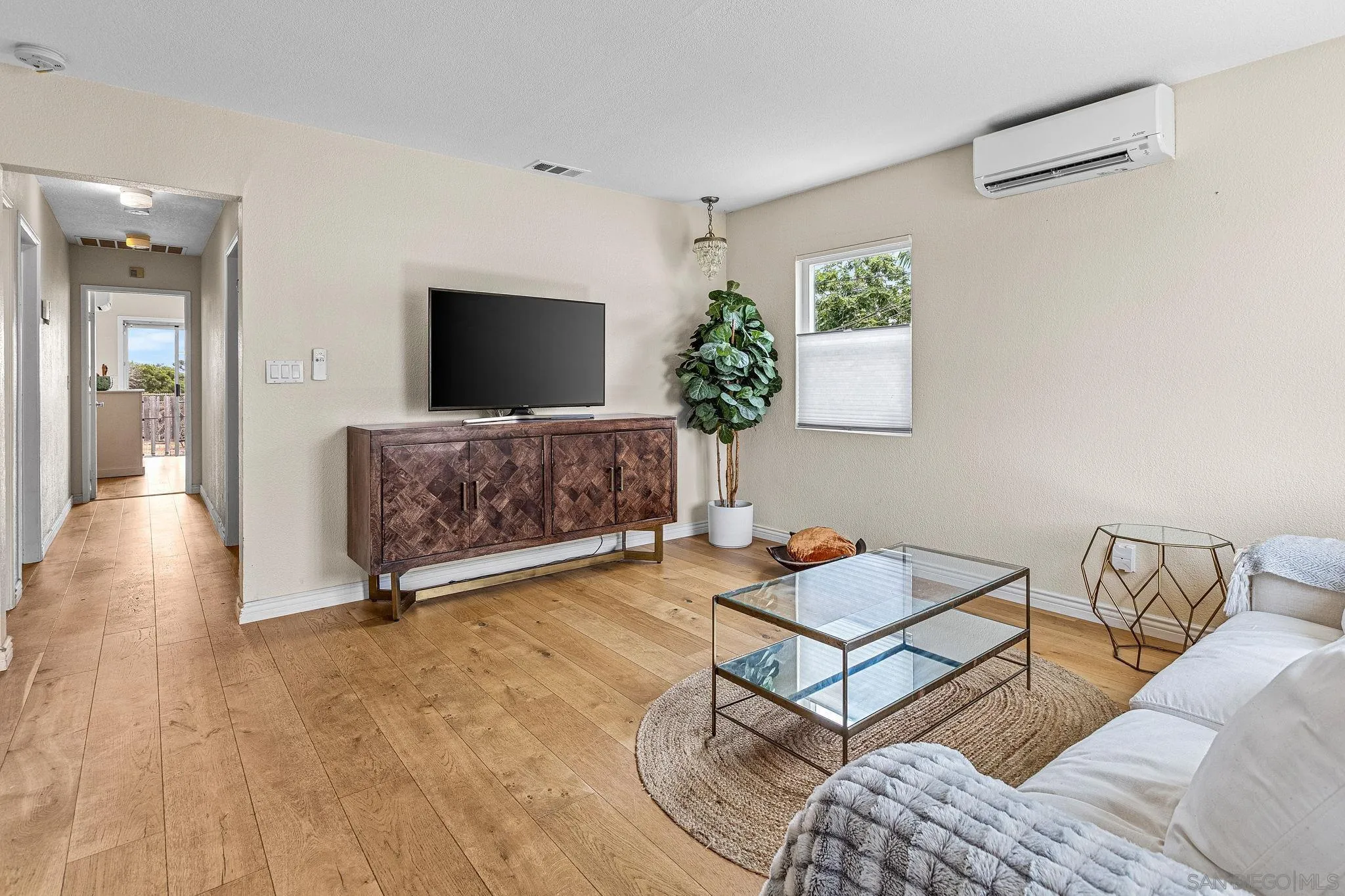 https://cdn.realtyfeed.com/cdn/127/260015647/40d67f25d7f4dd6370ed99cdf14048b3.webp