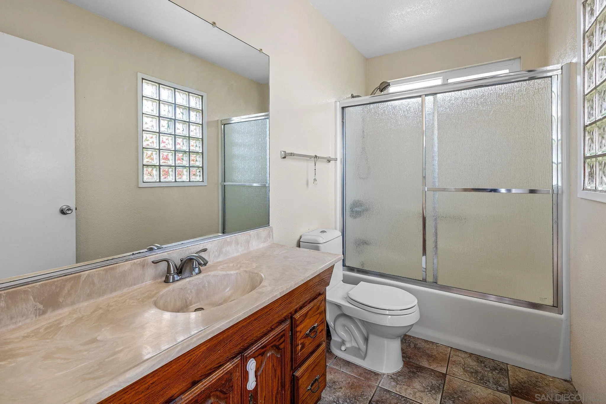 https://cdn.realtyfeed.com/cdn/127/260015647/485cfa8b3534b6534b92626129ae28f5.webp