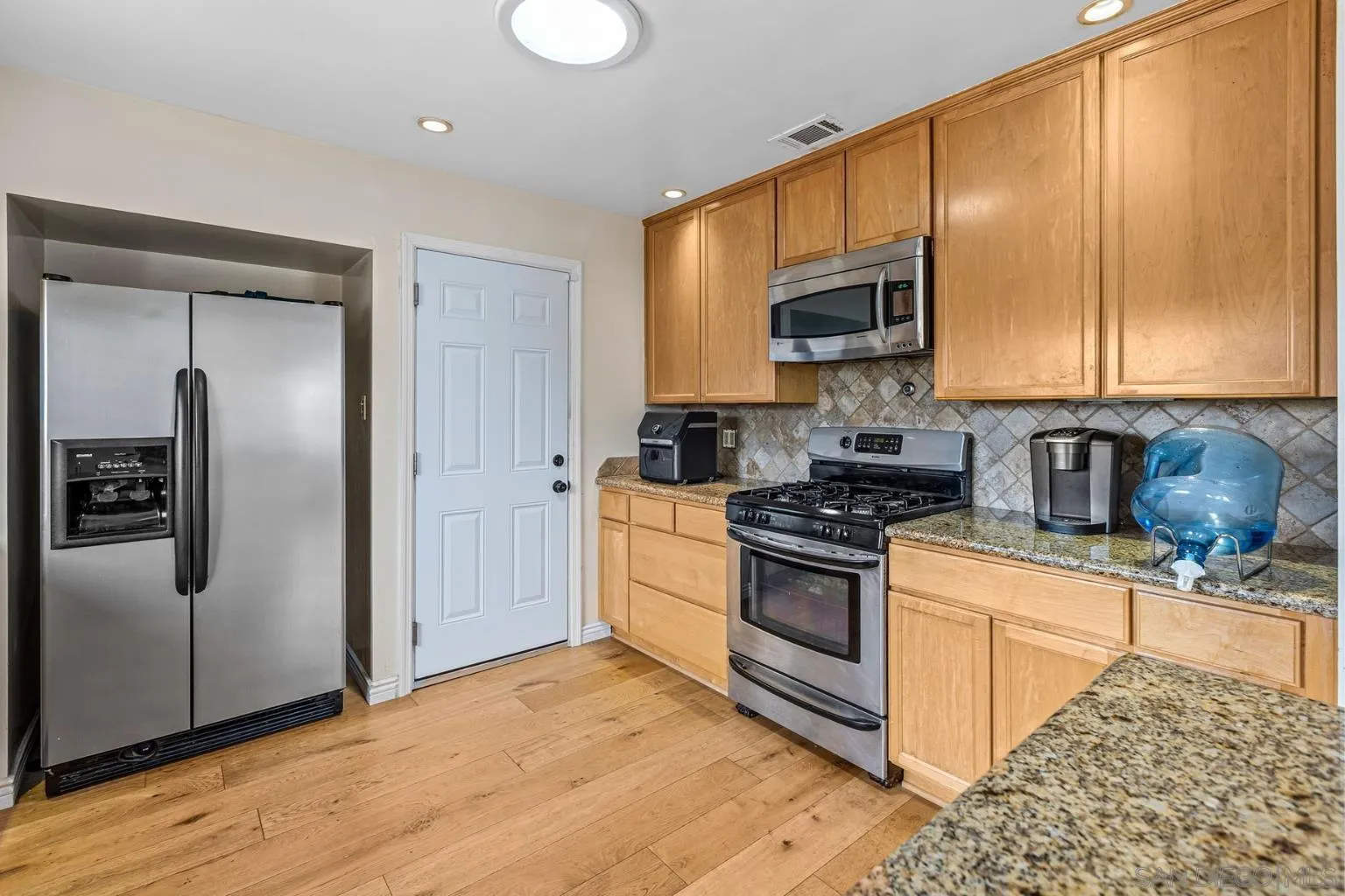 https://cdn.realtyfeed.com/cdn/127/260015647/49255bcaa08623dd021e8f6c2b83f13a.webp