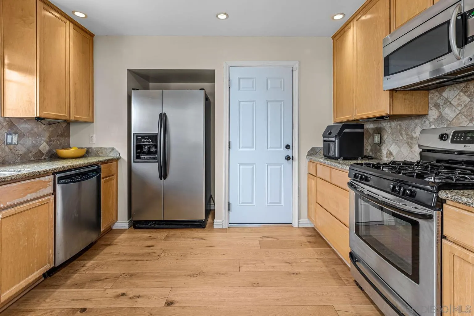 https://cdn.realtyfeed.com/cdn/127/260015647/6ec19ffec61c953d1c481acbf24992a3.webp