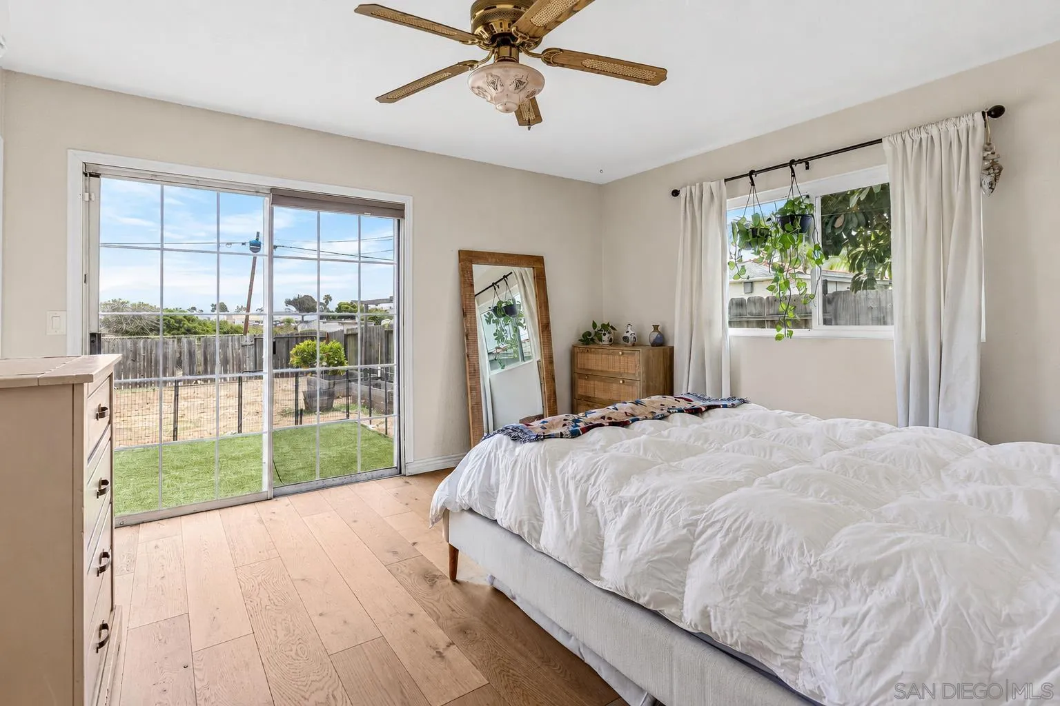 https://cdn.realtyfeed.com/cdn/127/260015647/8c1323001d4e6e48728af6fd63d60a34.webp