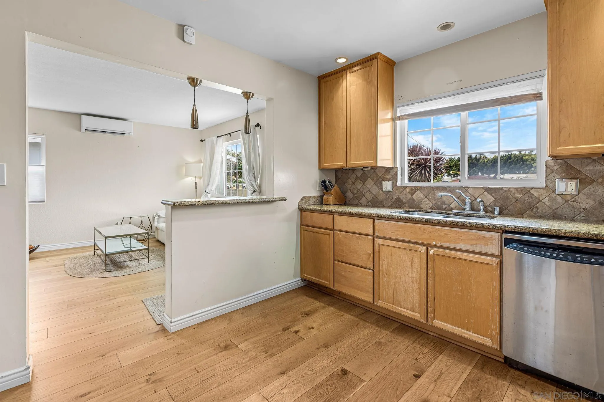 https://cdn.realtyfeed.com/cdn/127/260015647/f8b2cb25b2b306b3ed38adcec5e8b91b.webp