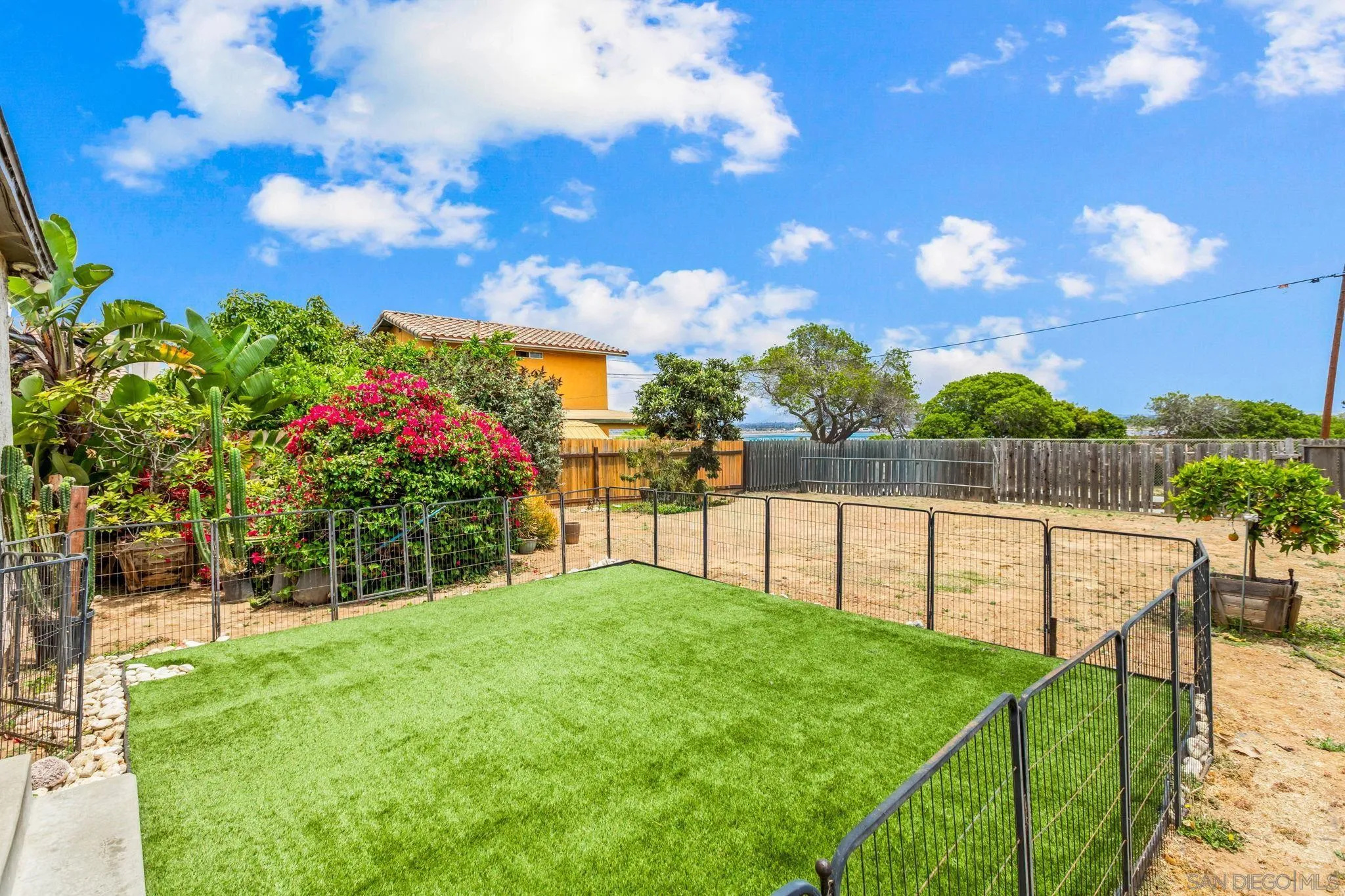 https://cdn.realtyfeed.com/cdn/127/260015647/fceb0ab614019db8cf3494ead3c5d9ae.webp