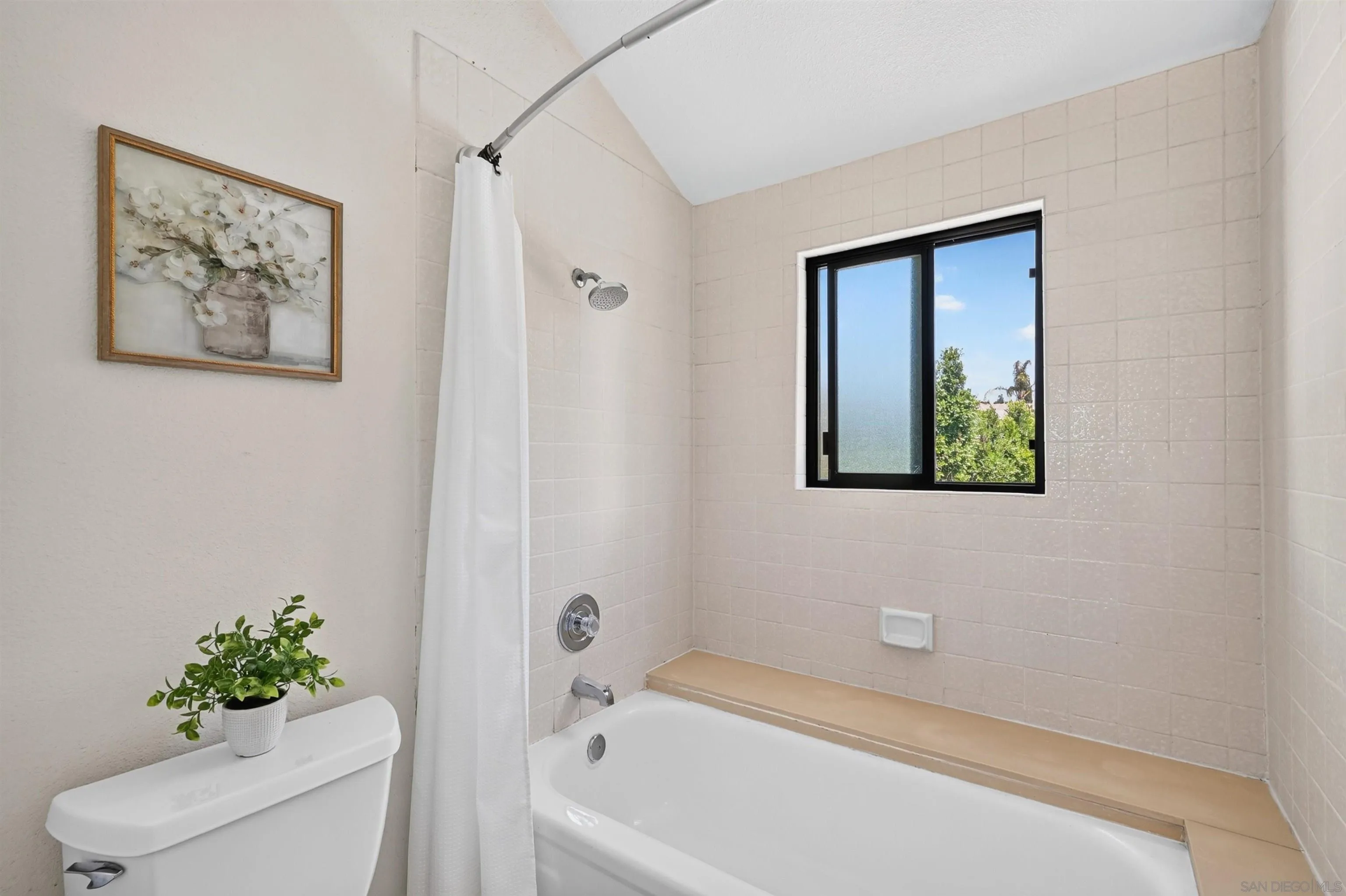 https://cdn.realtyfeed.com/cdn/127/260015648/23663aa607c31ae89860dc6889bfe81b.webp