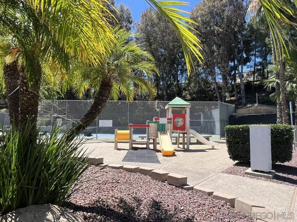 https://cdn.realtyfeed.com/cdn/127/260015648/2fc20e00657d49d7ab081ff104d31934.webp