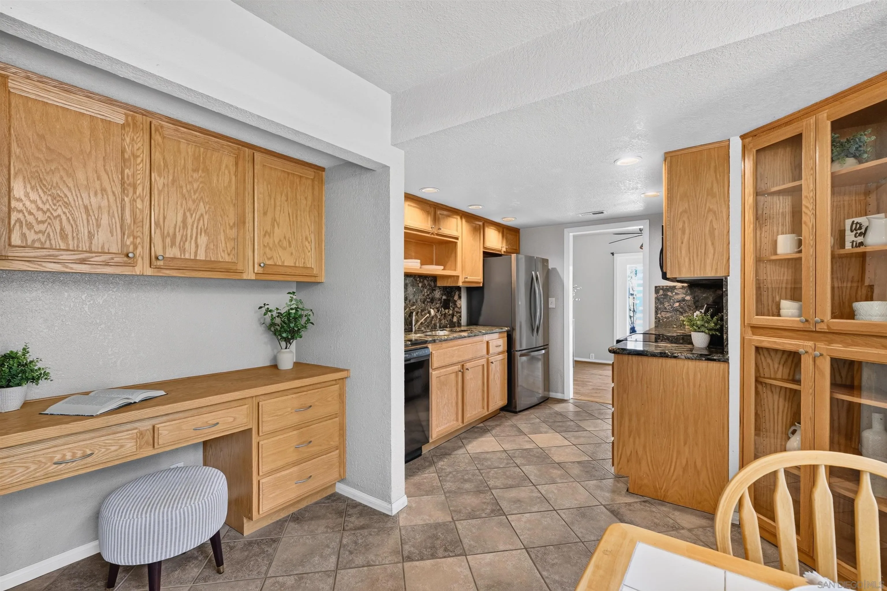 https://cdn.realtyfeed.com/cdn/127/260015648/33065b5cb77a3916de31960d427ad217.webp