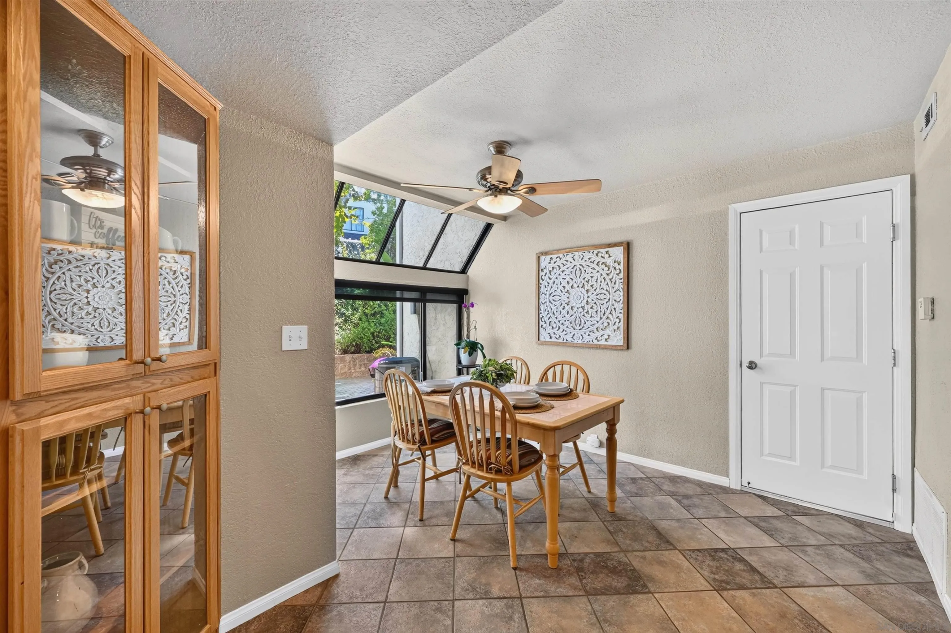 https://cdn.realtyfeed.com/cdn/127/260015648/6544b7d64c18b2d58fbbc9fed63923f1.webp