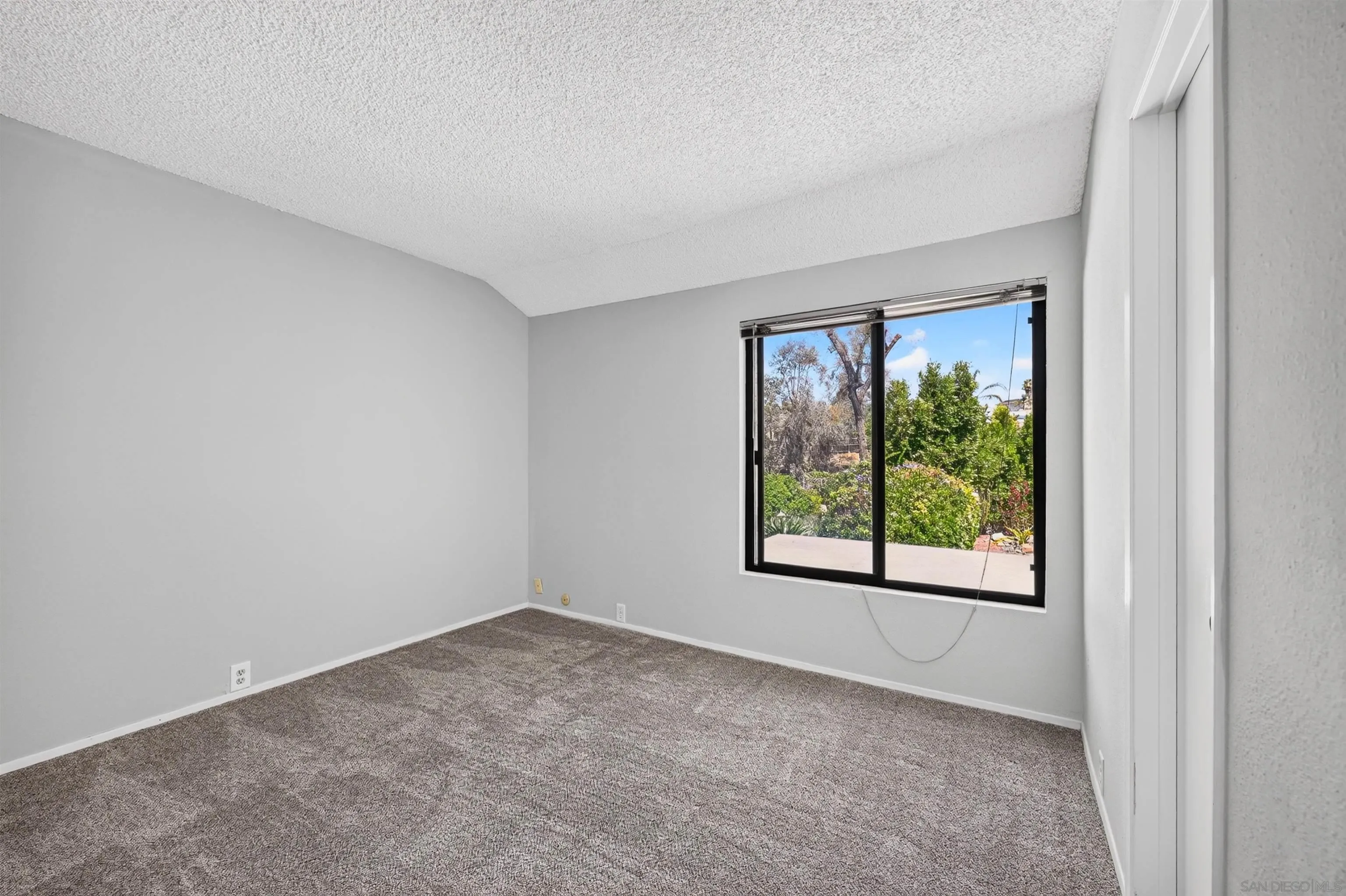 https://cdn.realtyfeed.com/cdn/127/260015648/988b6bd281c6155e9bcfd0af728e6f9e.webp
