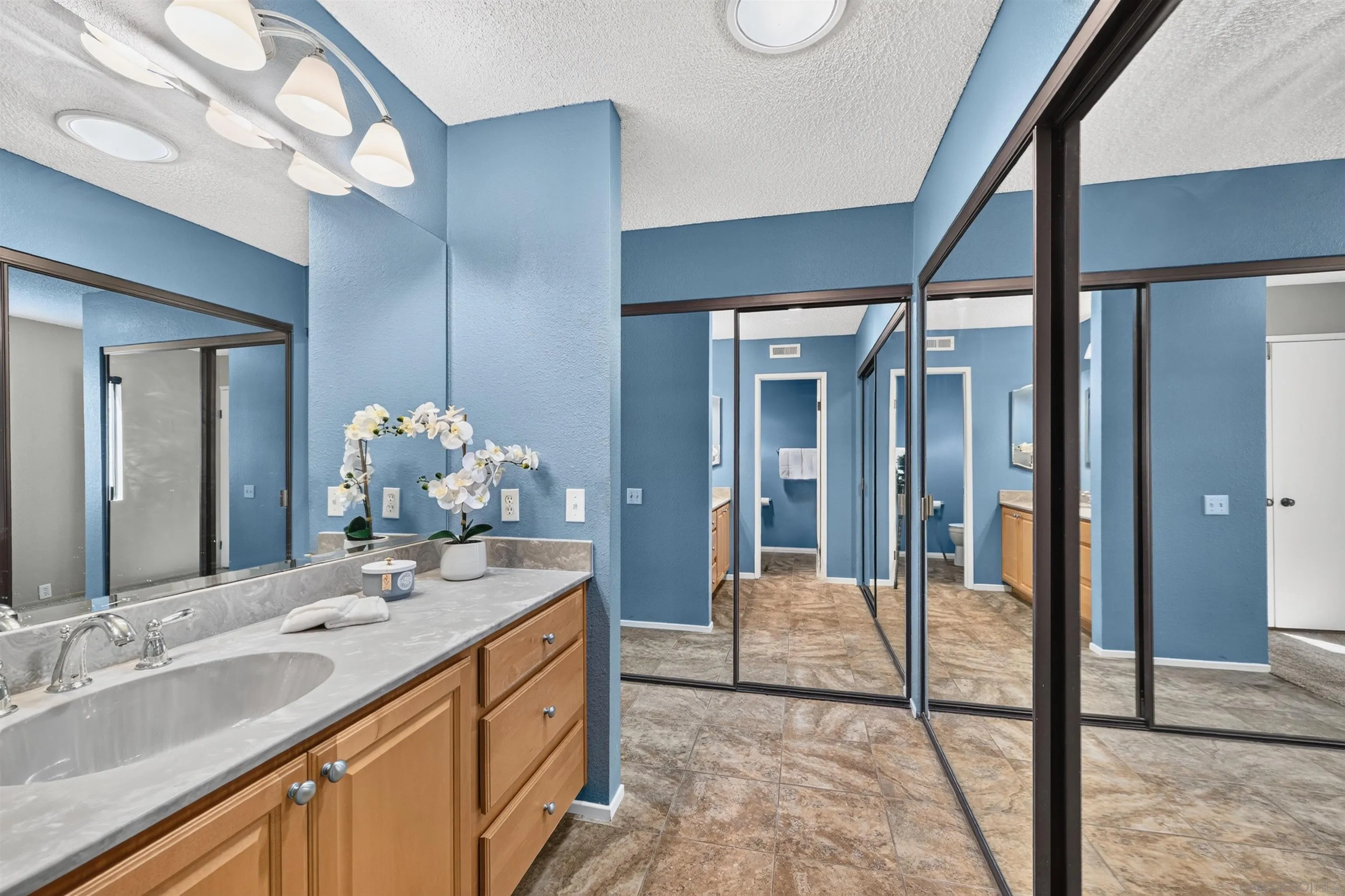 https://cdn.realtyfeed.com/cdn/127/260015648/a30fc9cc6740962ff89fdafbc310ec09.webp