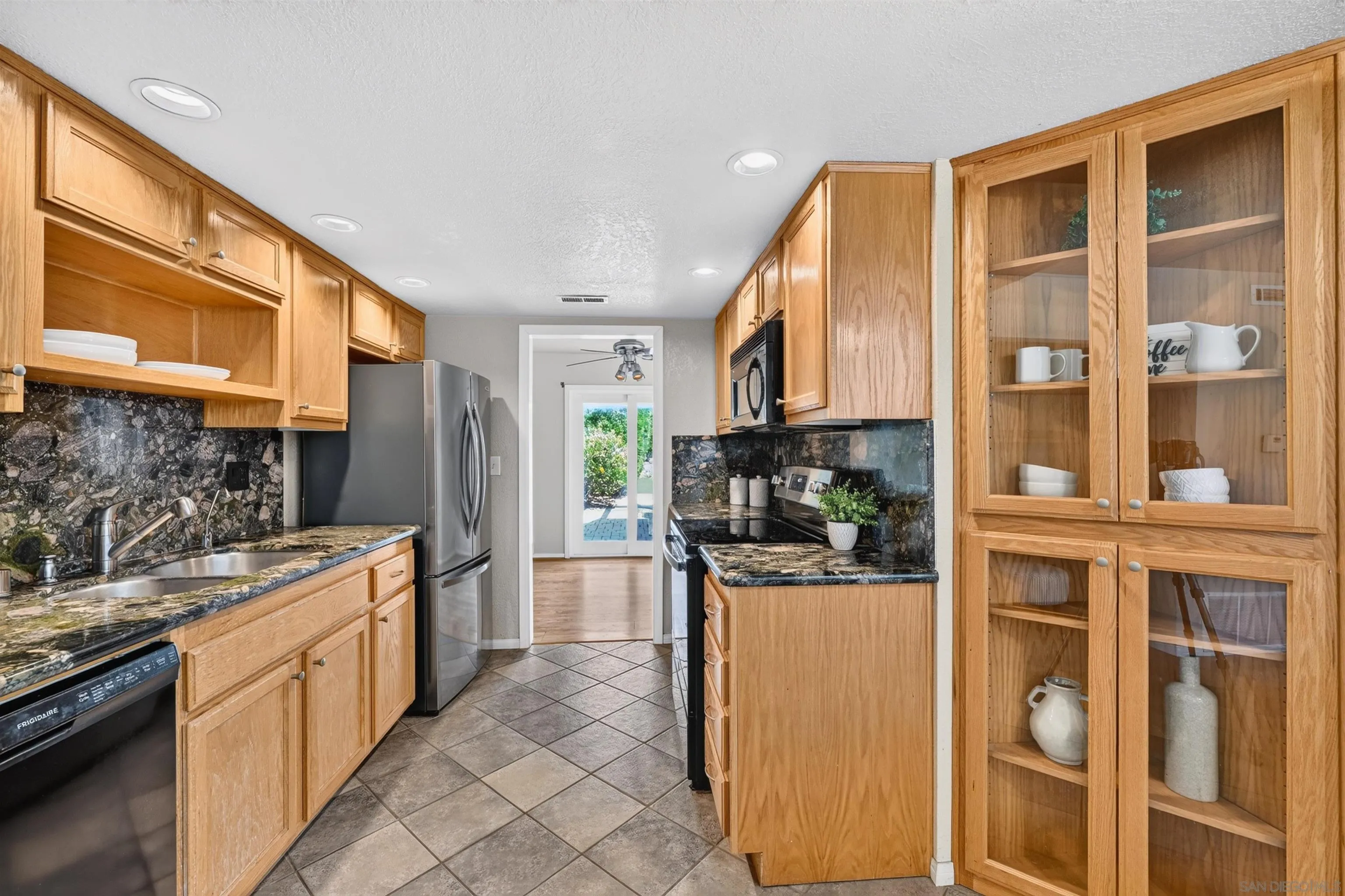 https://cdn.realtyfeed.com/cdn/127/260015648/b5acfecd43810b49f9867a6db2e0b624.webp
