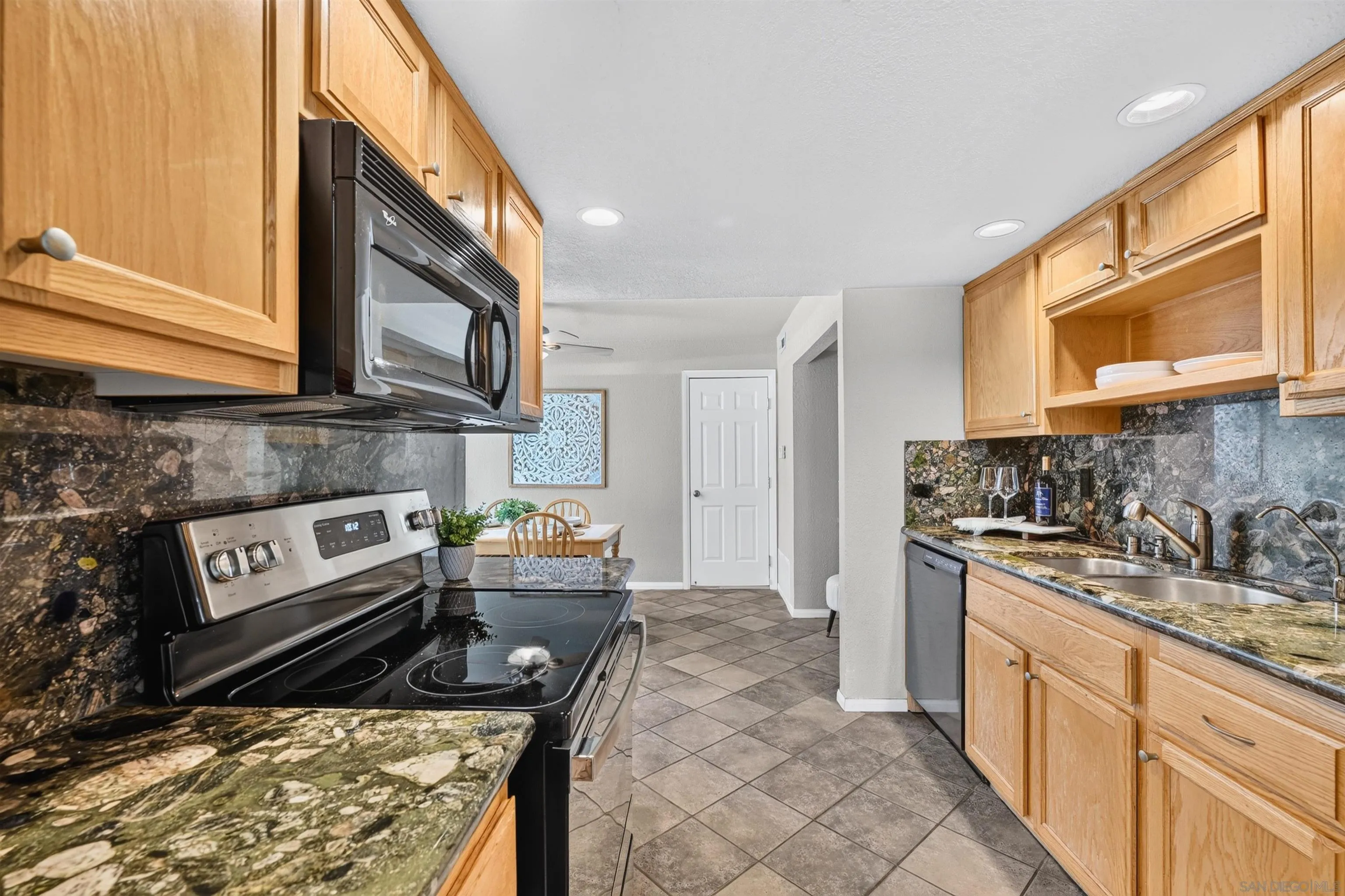 https://cdn.realtyfeed.com/cdn/127/260015648/b925f88d5f56faffbaeb2343123cb4da.webp