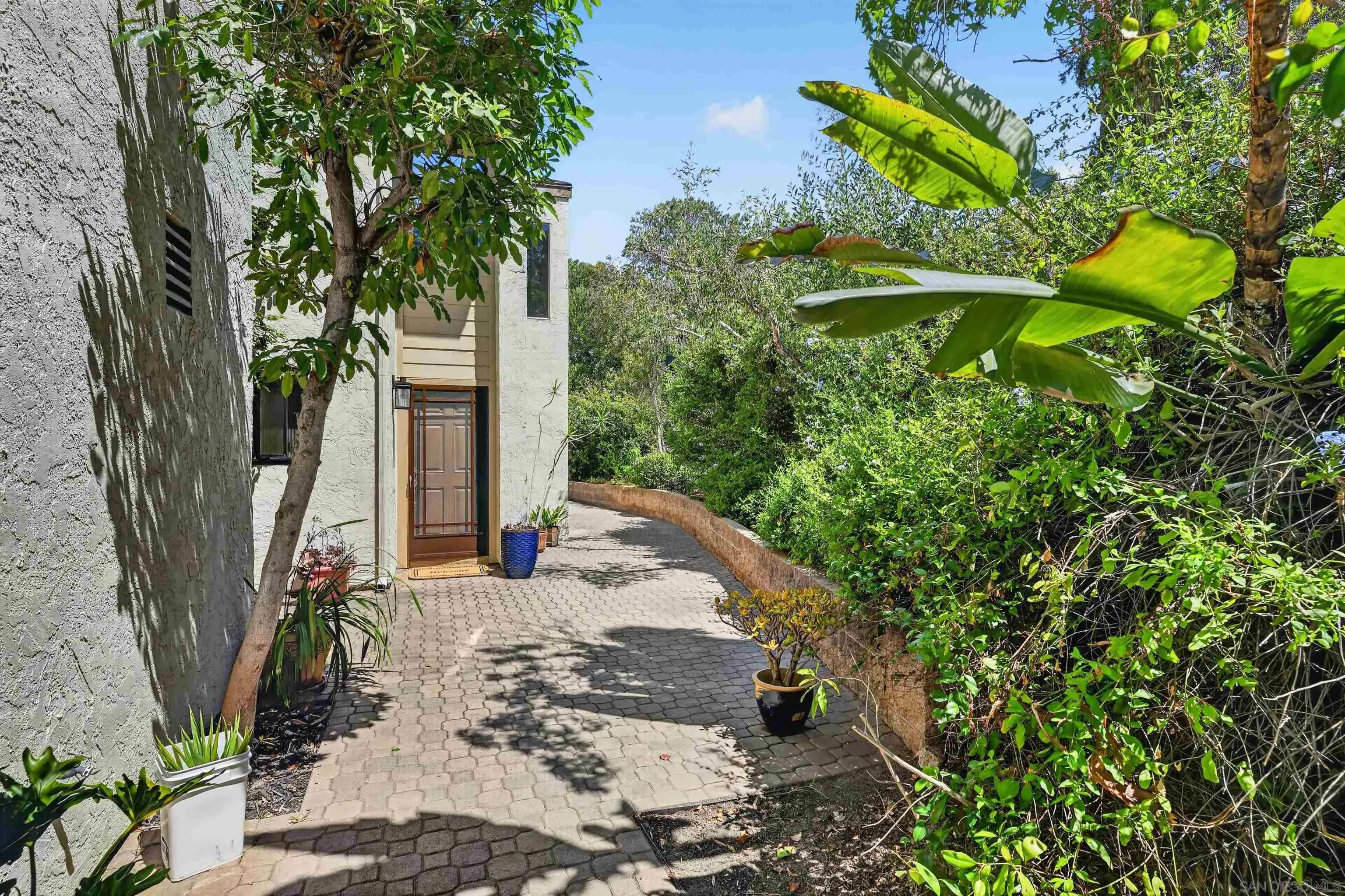 https://cdn.realtyfeed.com/cdn/127/260015648/be81ac40ef03b410679a9a893ff97b68.webp