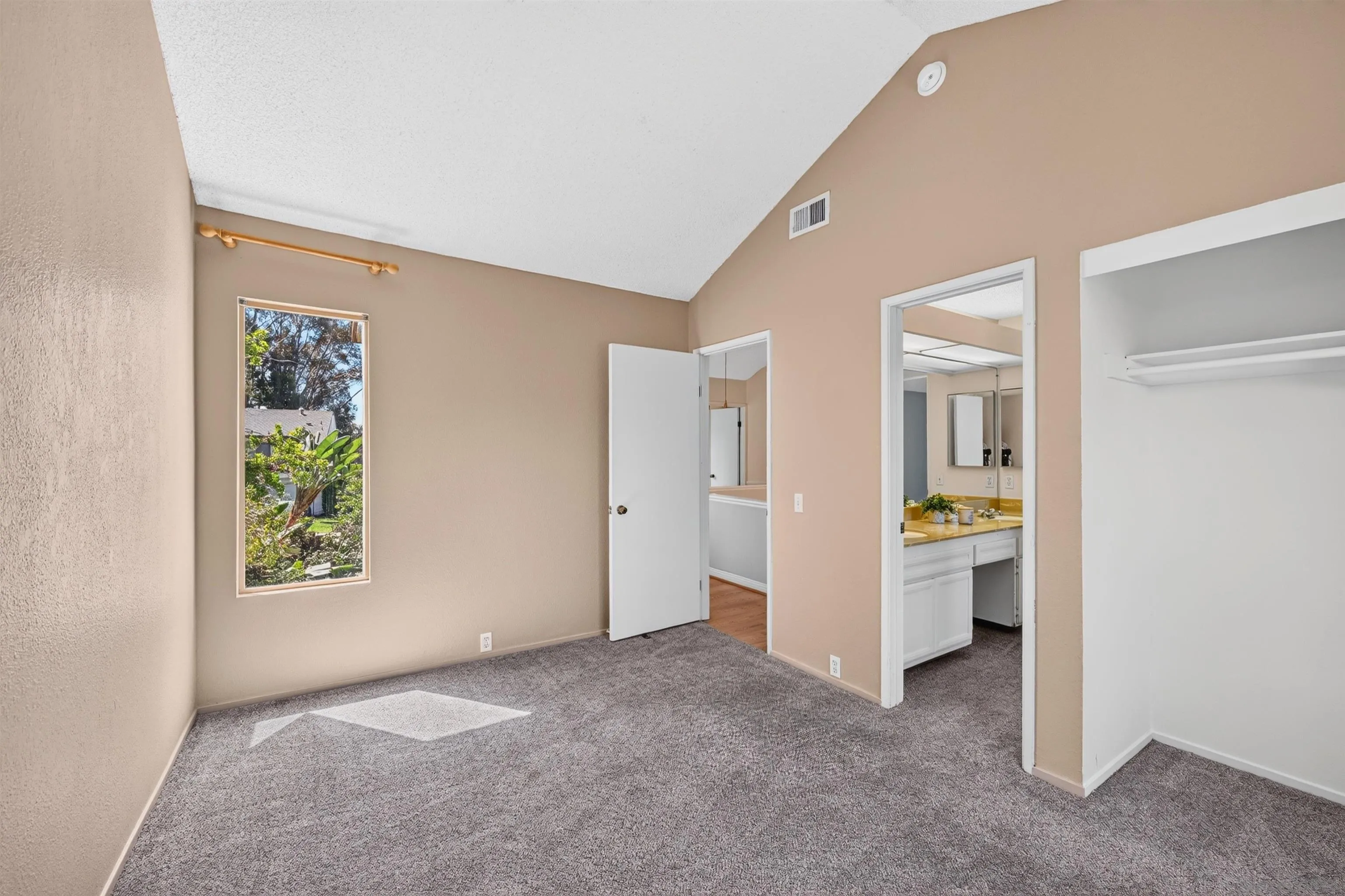 https://cdn.realtyfeed.com/cdn/127/260015648/c40a79a0a324875e27b72d7a49929ddd.webp