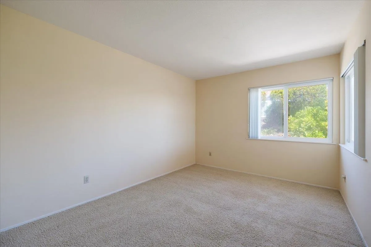 https://cdn.realtyfeed.com/cdn/127/260015655/0f4dd96e3a29724b31ea8f9a73b01755.webp