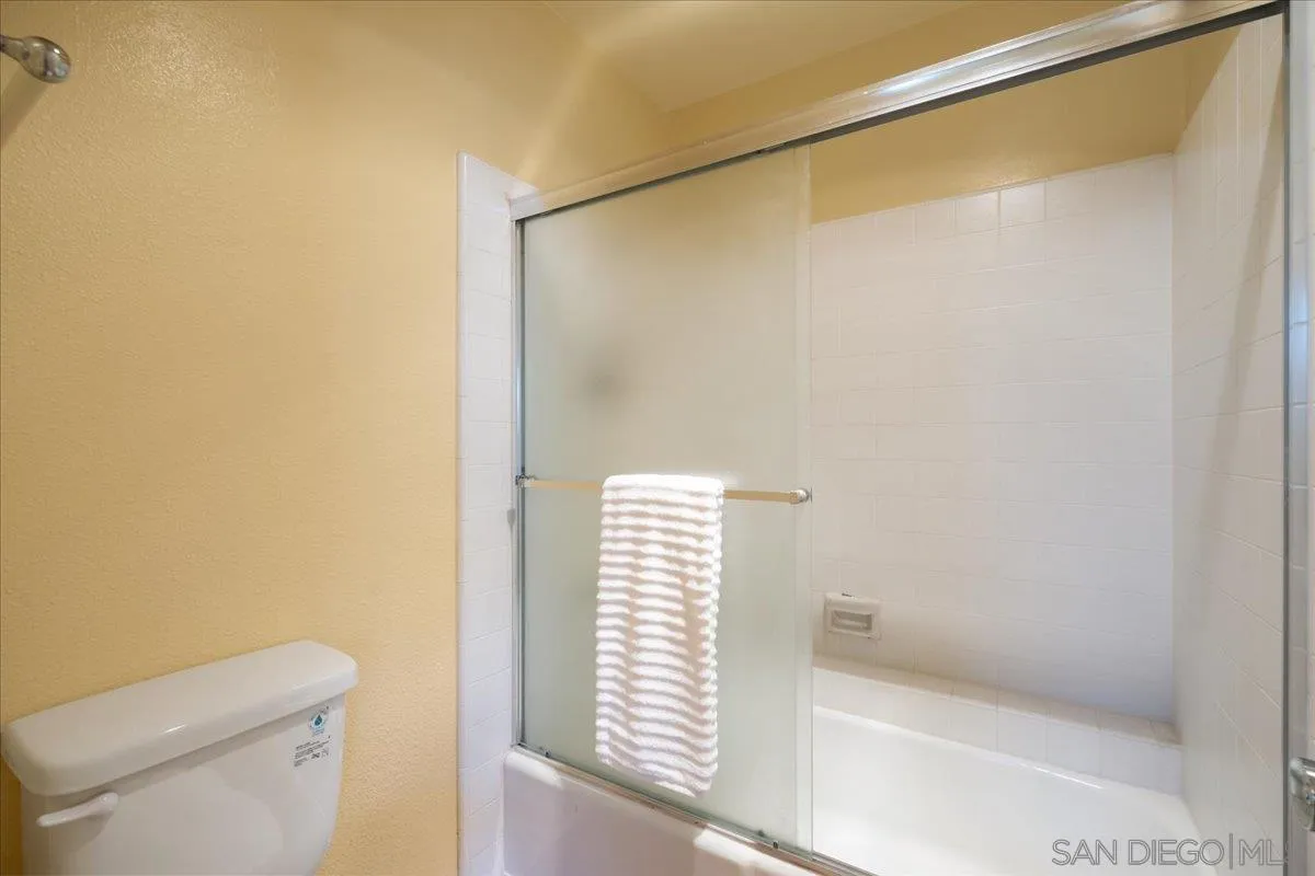 https://cdn.realtyfeed.com/cdn/127/260015655/5864dc24ffaa987697d3ba4b15df657e.webp