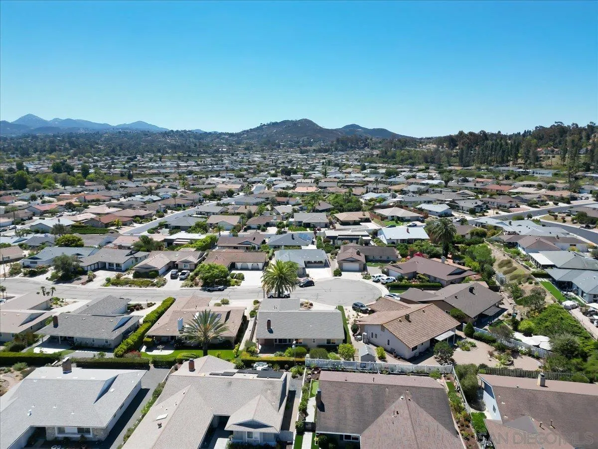 https://cdn.realtyfeed.com/cdn/127/260015655/bb114aa103add7d5b1368fe5abe2b4f3.webp