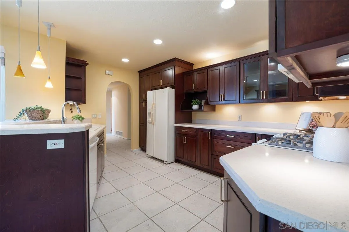 https://cdn.realtyfeed.com/cdn/127/260015655/ed0c773ca8547c86122867fb57f0defc.webp