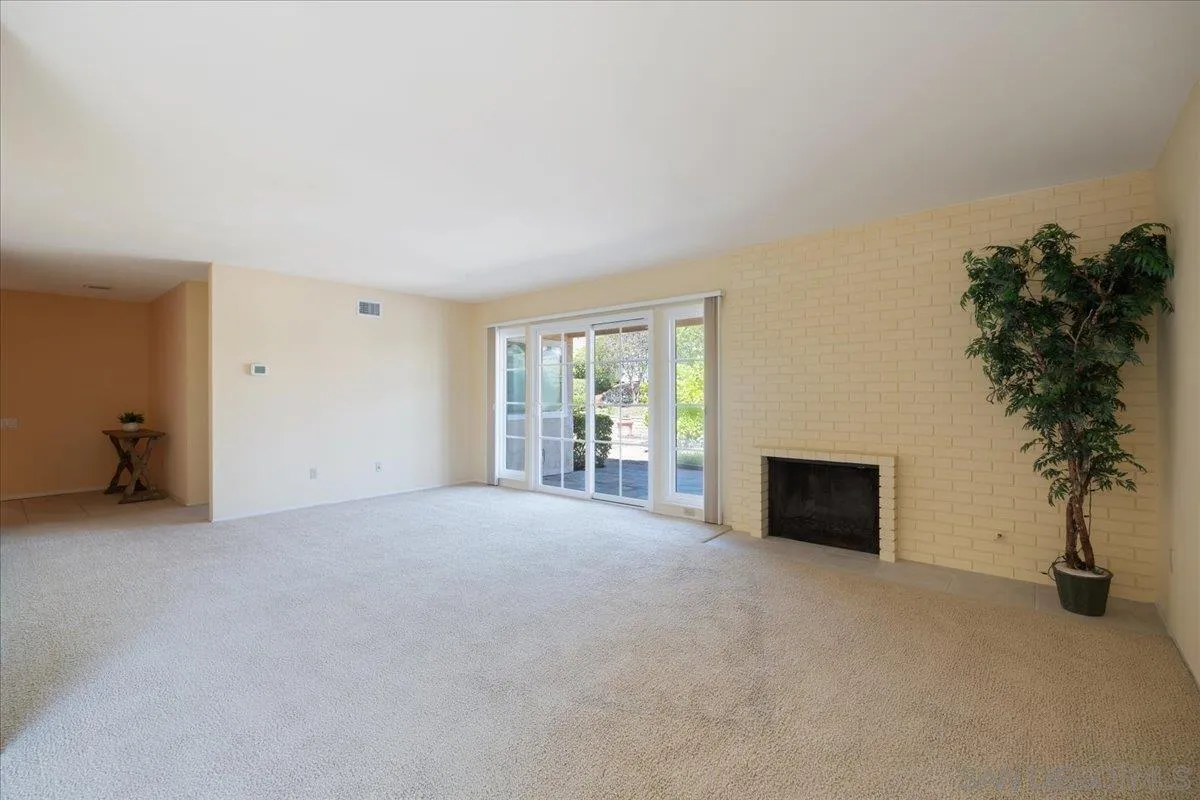https://cdn.realtyfeed.com/cdn/127/260015655/f221249aace4802fb5ba40d7e6c5eeae.webp