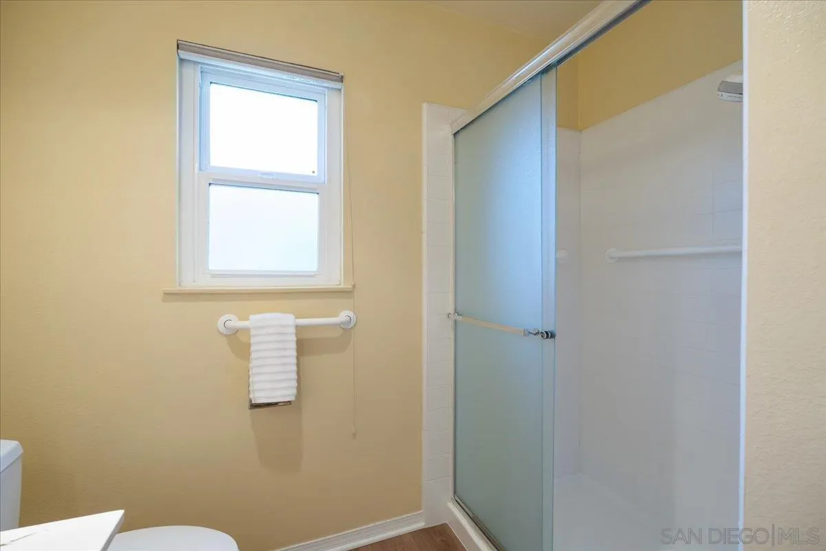 https://cdn.realtyfeed.com/cdn/127/260015655/fe18cb018e4c095effb923480f621c2b.webp