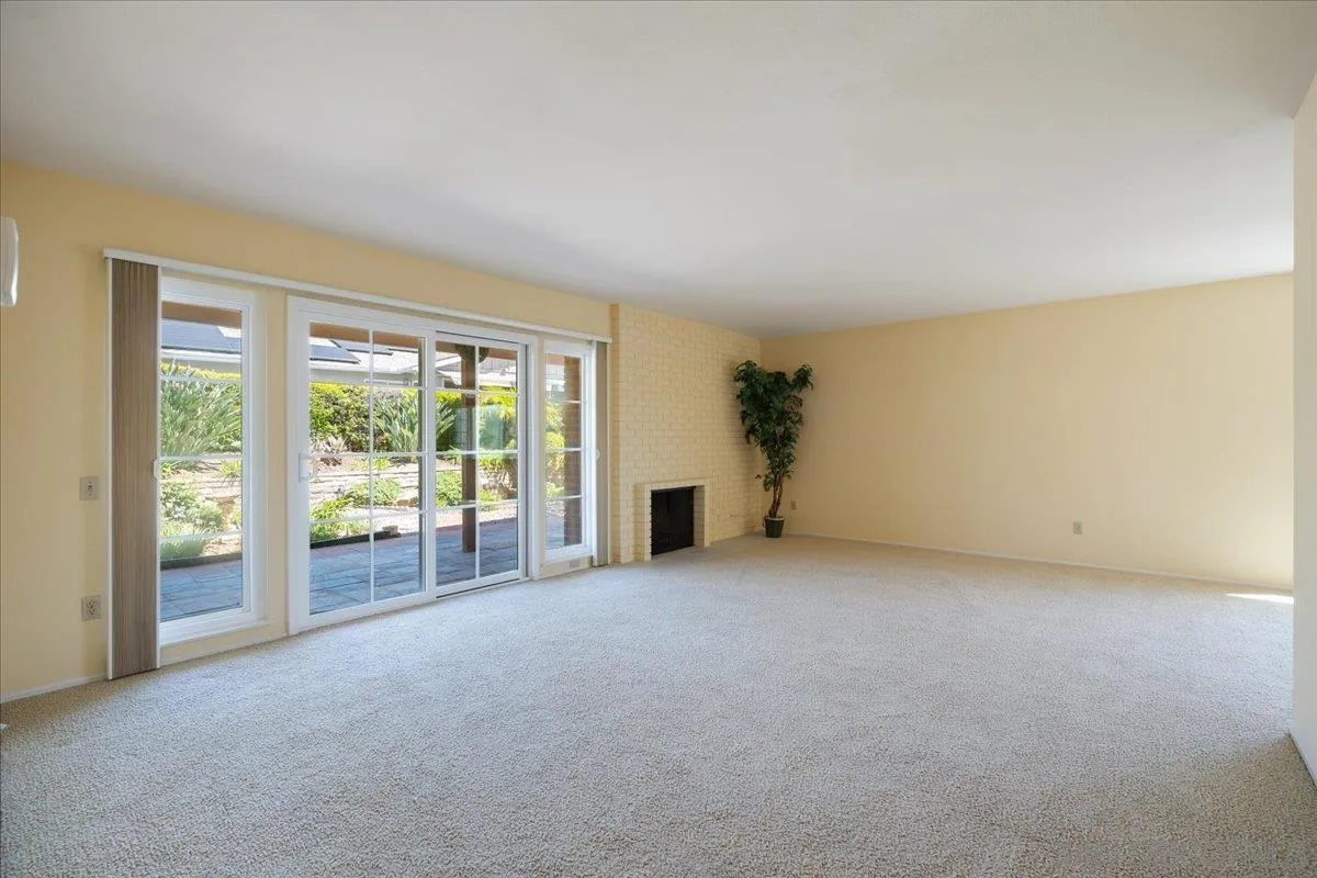 https://cdn.realtyfeed.com/cdn/127/260015655/fe8587f1a77f586df74509c565361896.webp