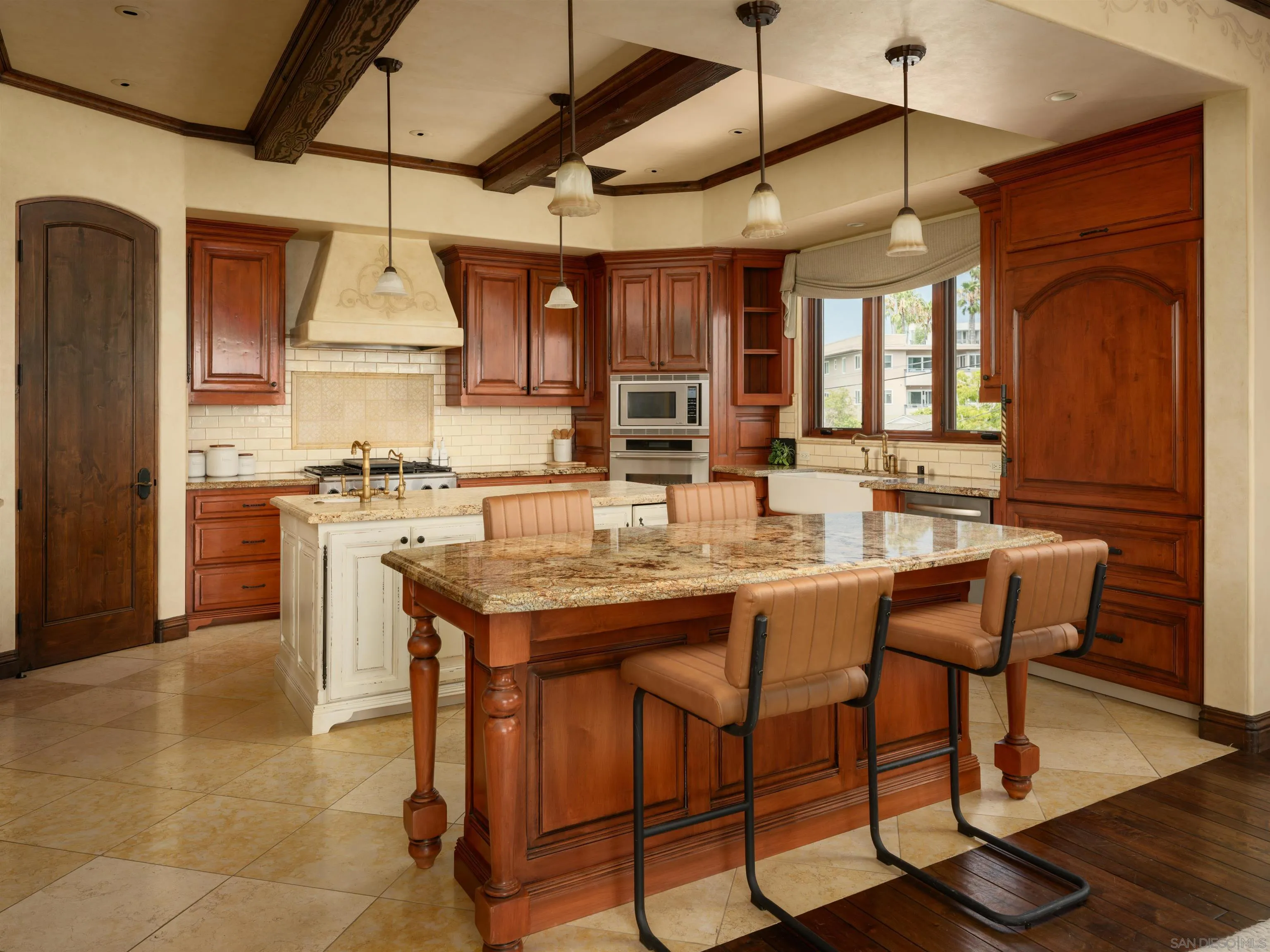https://cdn.realtyfeed.com/cdn/127/260015657/1ba7179f075eedb18244659dc74cf529.webp