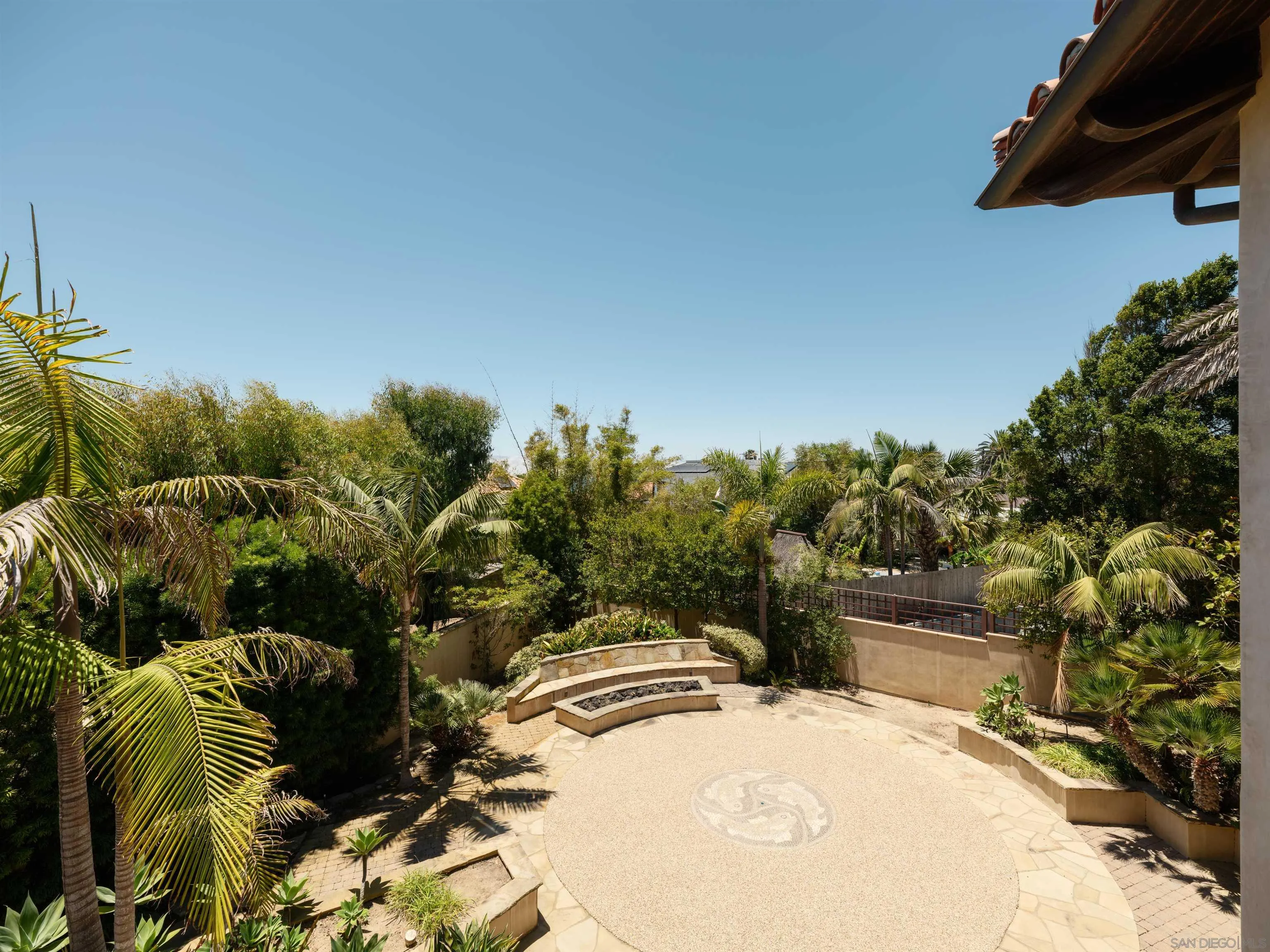 https://cdn.realtyfeed.com/cdn/127/260015657/2a0c315db7d3727552e9b121c116e233.webp