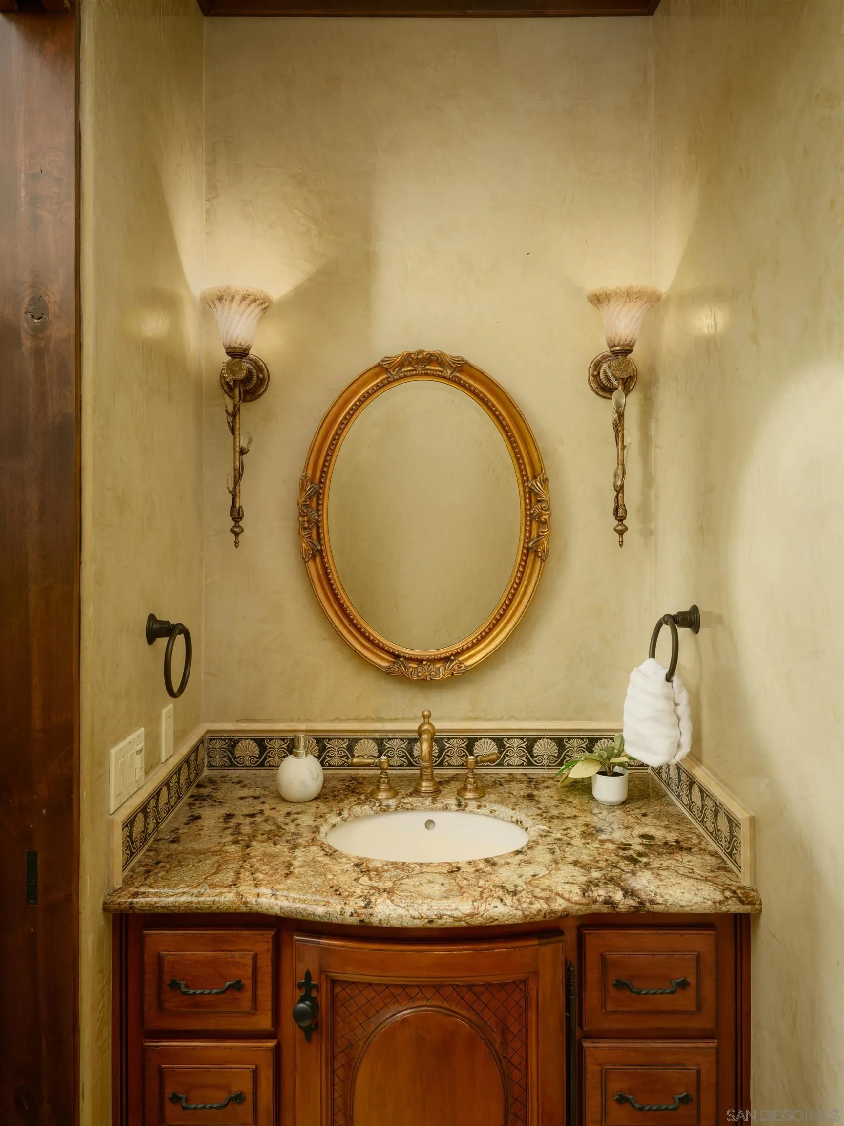 https://cdn.realtyfeed.com/cdn/127/260015657/2afed043c017c84b6df2e546012527b4.webp