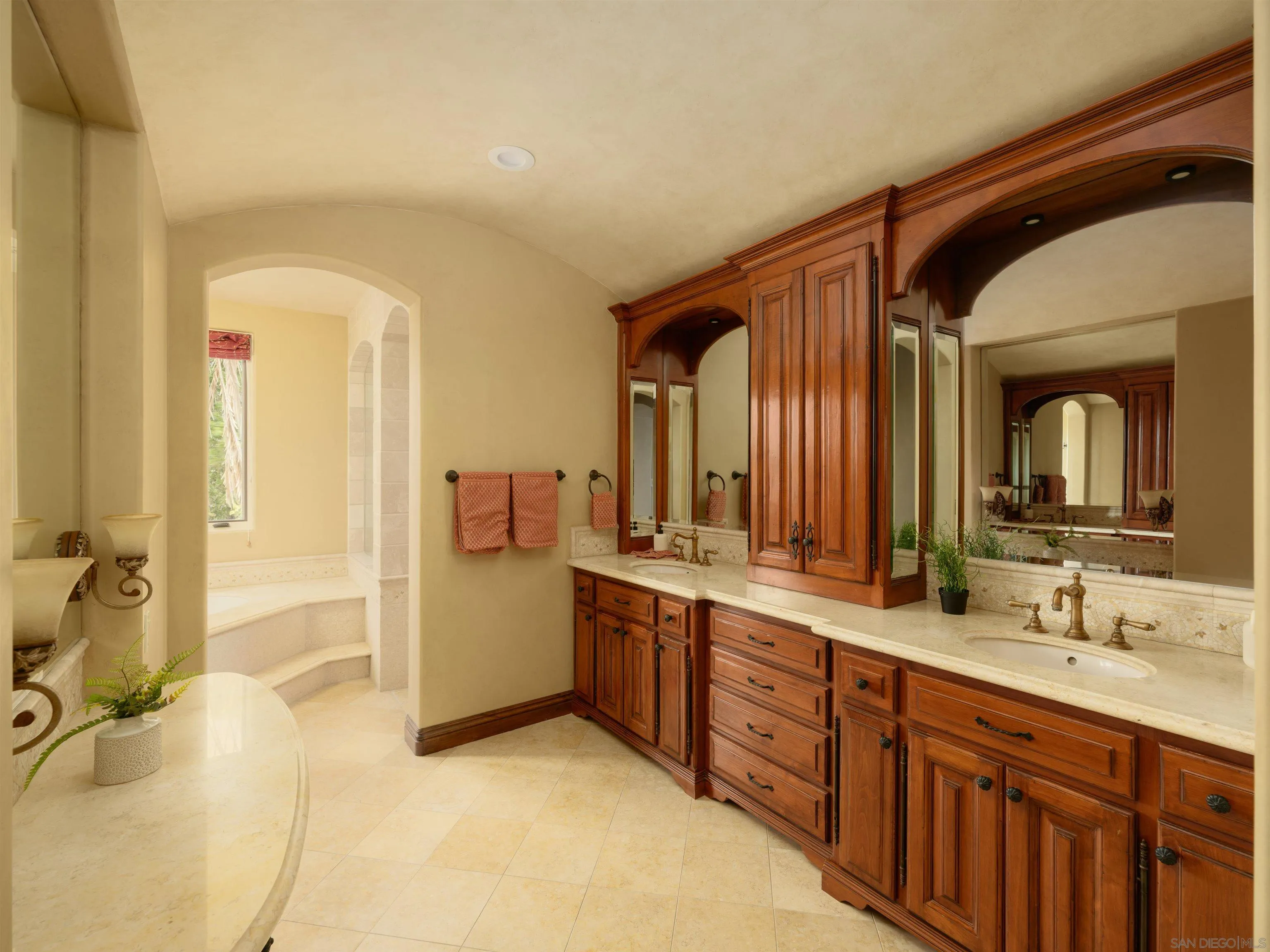https://cdn.realtyfeed.com/cdn/127/260015657/3e156b82c1a5b0dace9b5aae5405d87e.webp