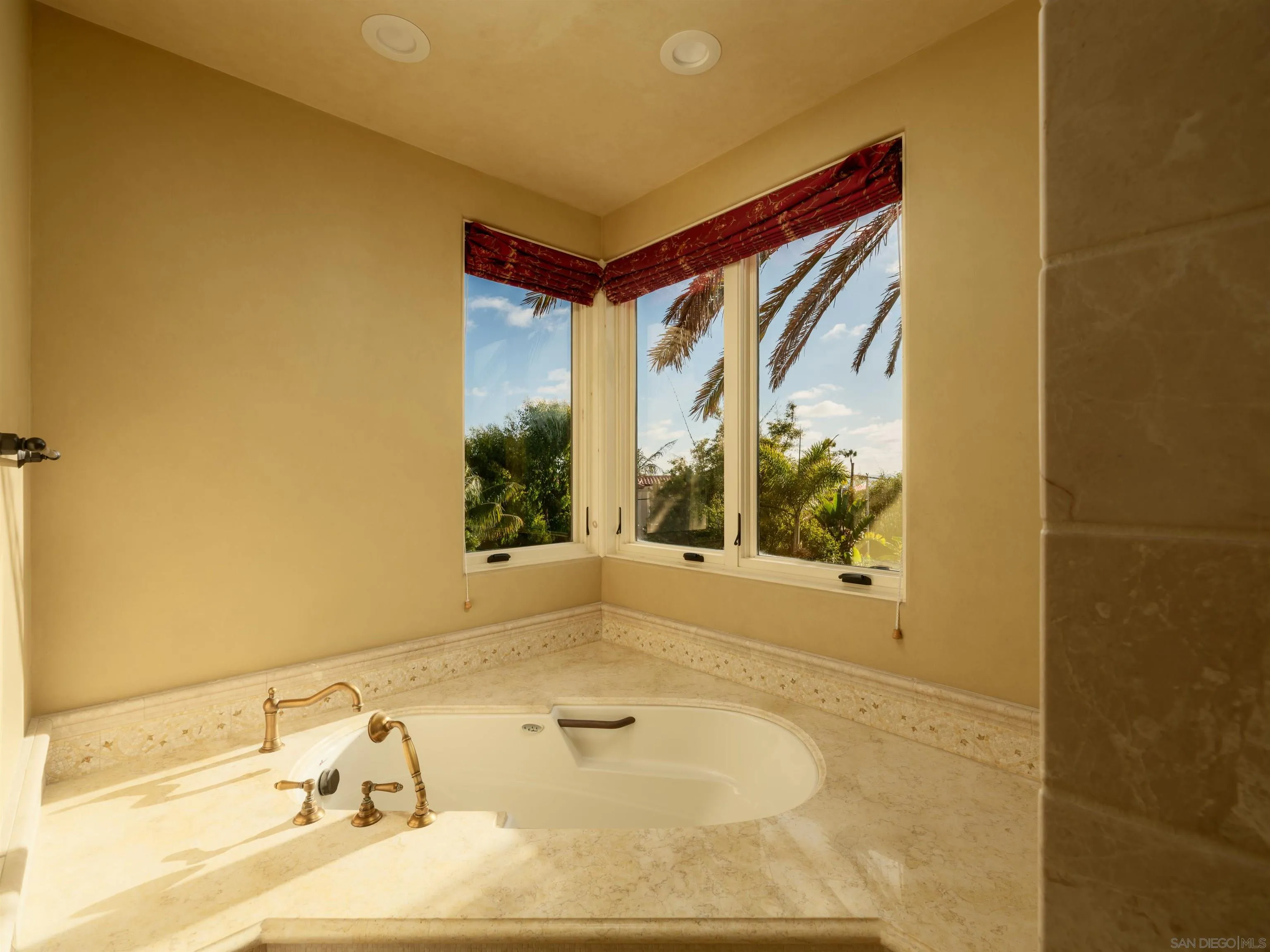 https://cdn.realtyfeed.com/cdn/127/260015657/73e34e69875e648f3d5321fa14935dfb.webp