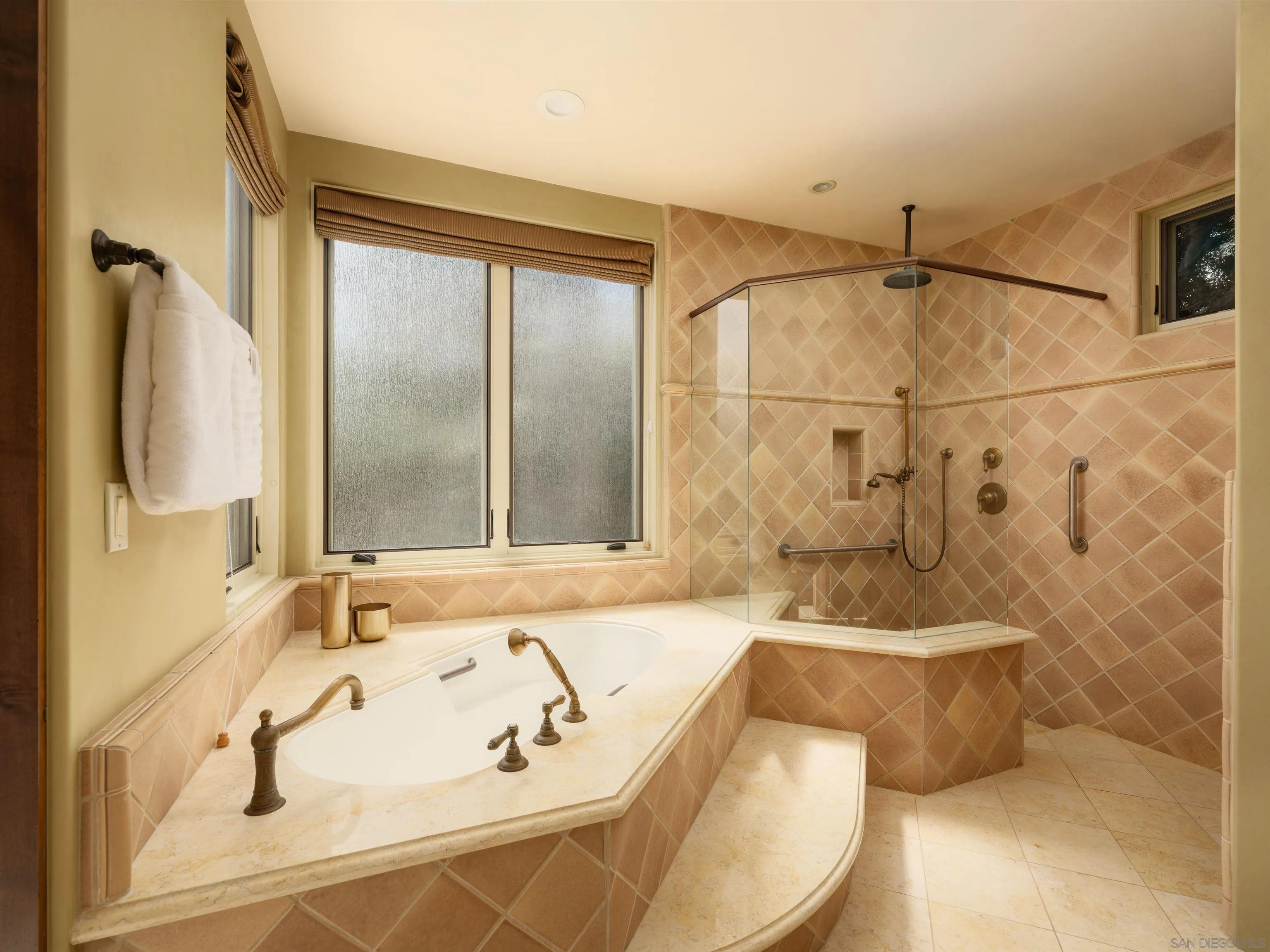 https://cdn.realtyfeed.com/cdn/127/260015657/9593c1d60ef1e4873496cb7cdcf2be2c.webp