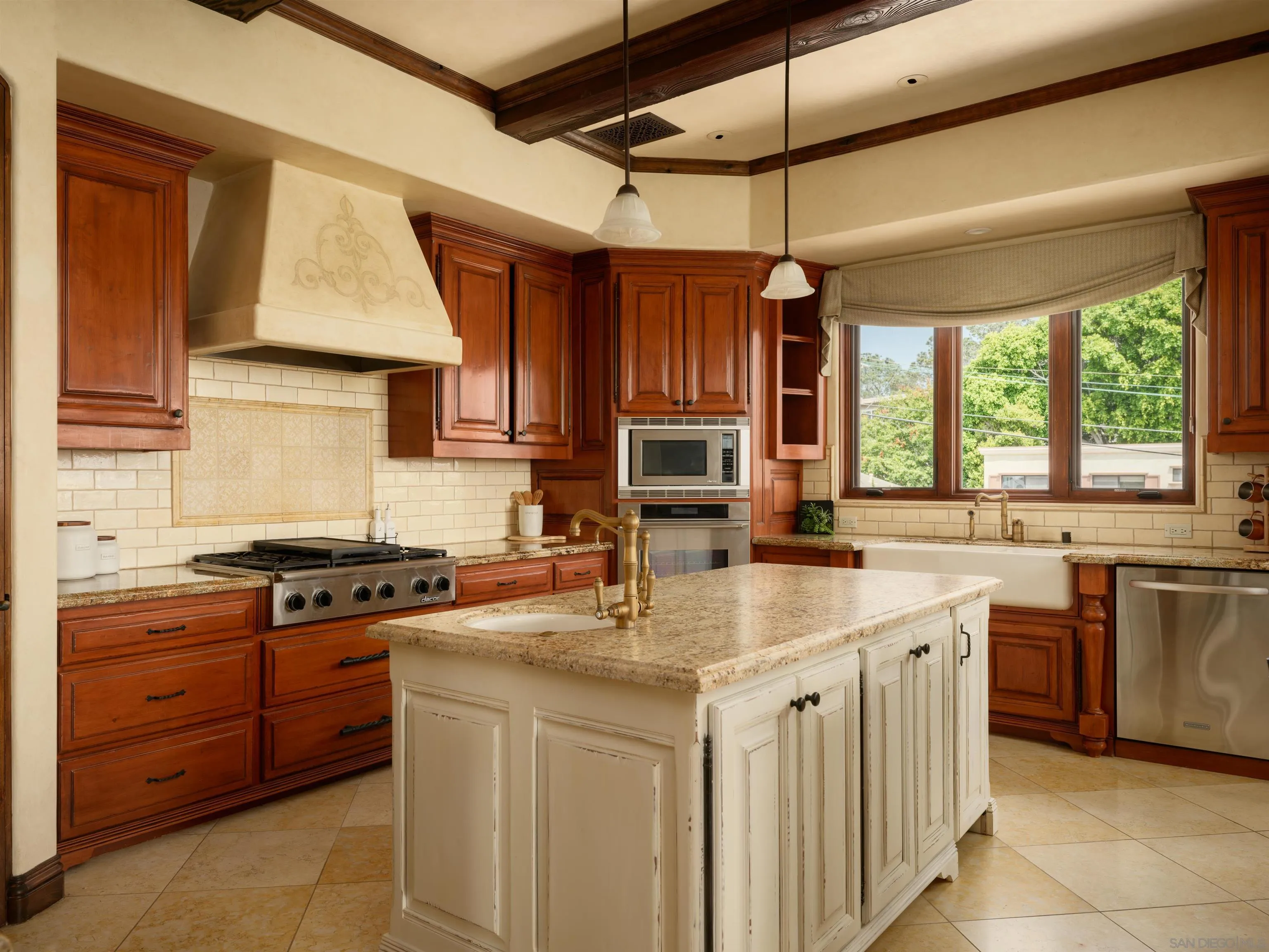 https://cdn.realtyfeed.com/cdn/127/260015657/cba4e80f36efb9b225a69f2c35e3d762.webp