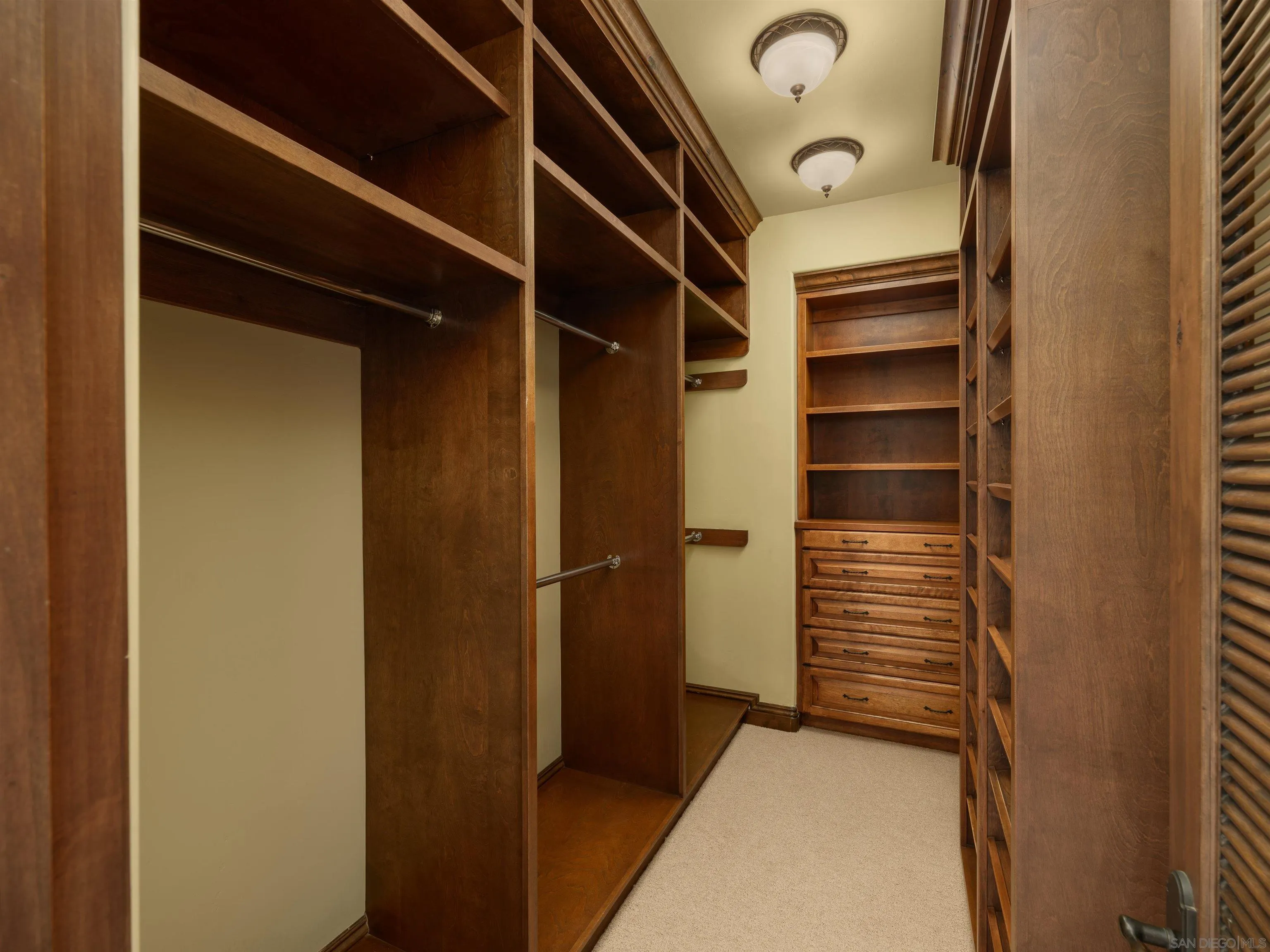 https://cdn.realtyfeed.com/cdn/127/260015657/cf1c1248e5a2b1ccda04f459fadd223e.webp