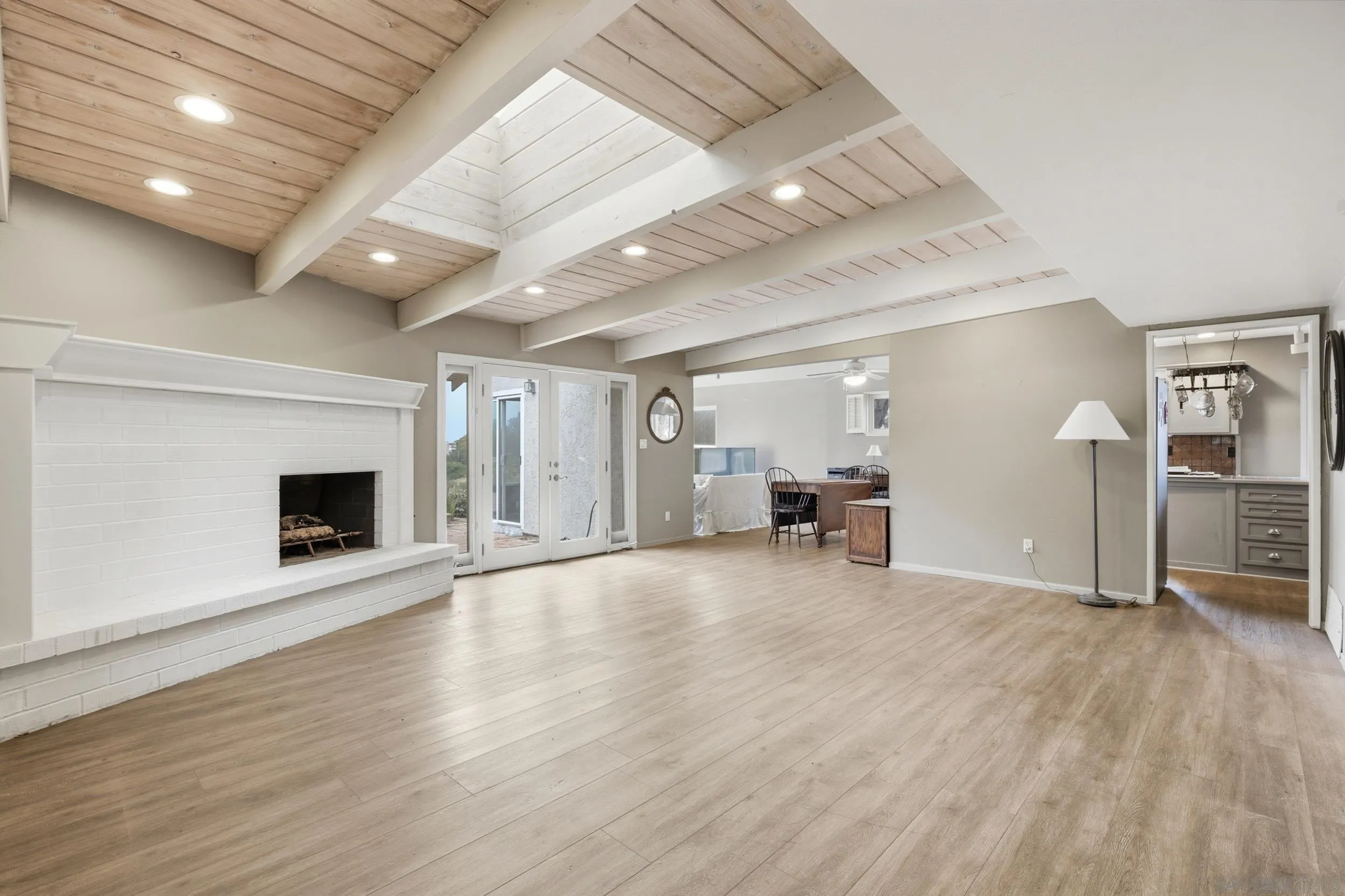 https://cdn.realtyfeed.com/cdn/127/260015658/3da90ef0031b8d1120863dec041f62e8.webp